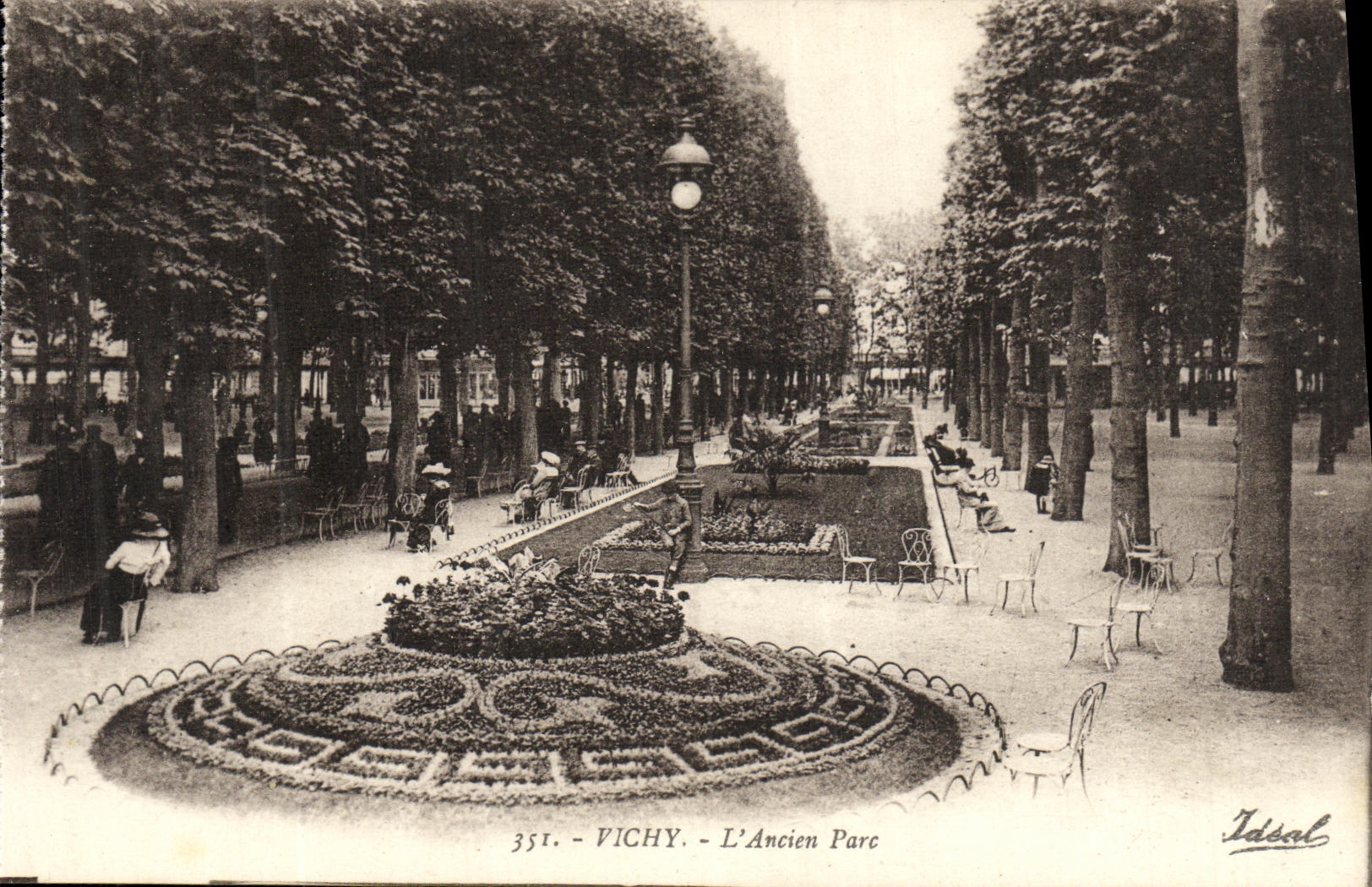 VINTAGE POSTCARD Vichy L Old Park