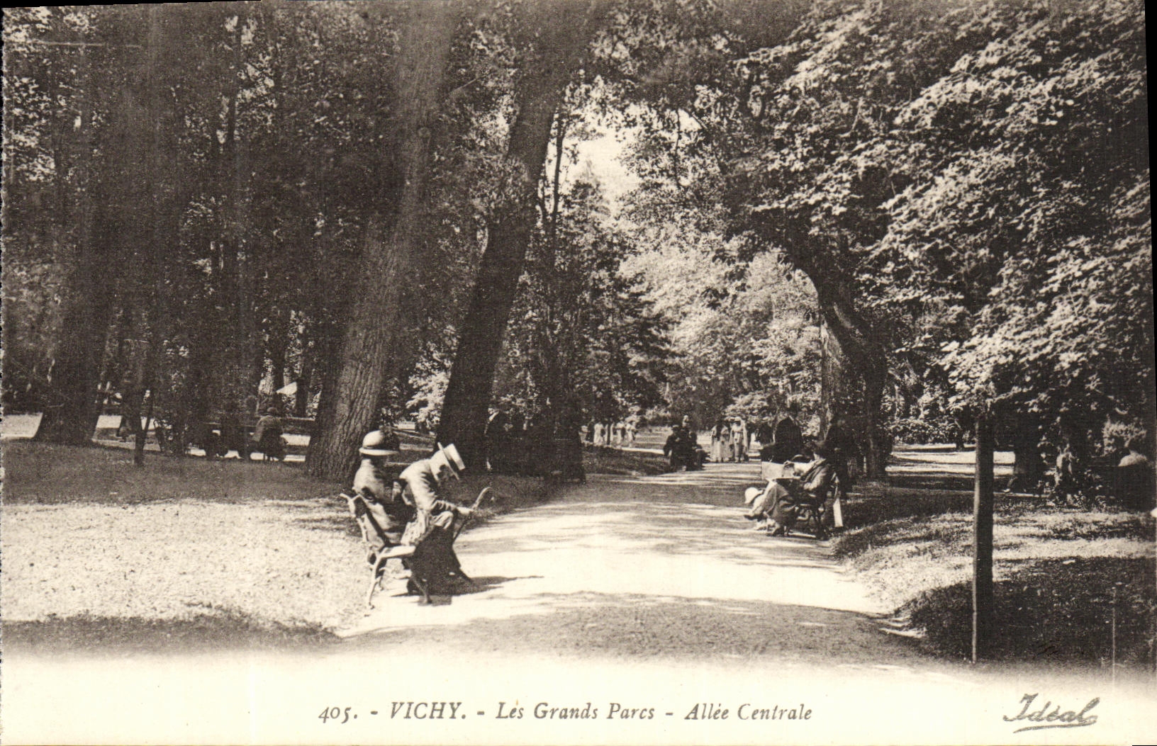VINTAGE POSTCARD Vichy Large Parks Gone Central