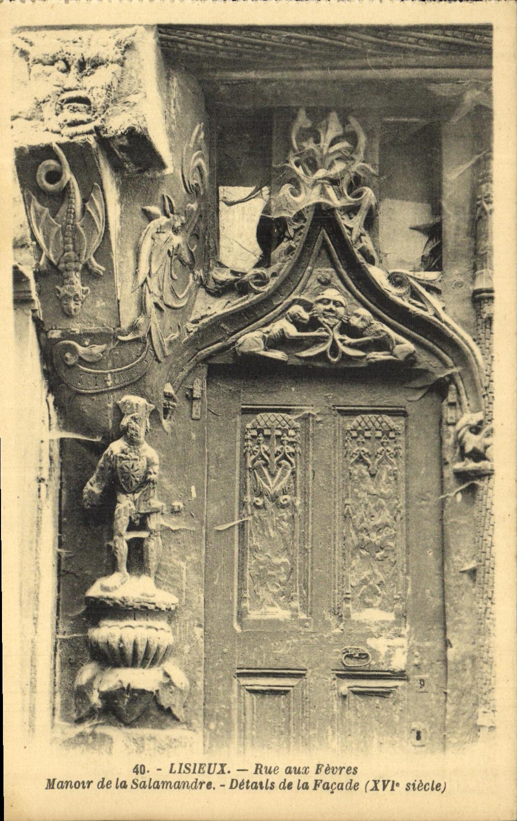 CPA Lisieux Rue aux Fevres Manoir de la Salamandre Details de la Facade