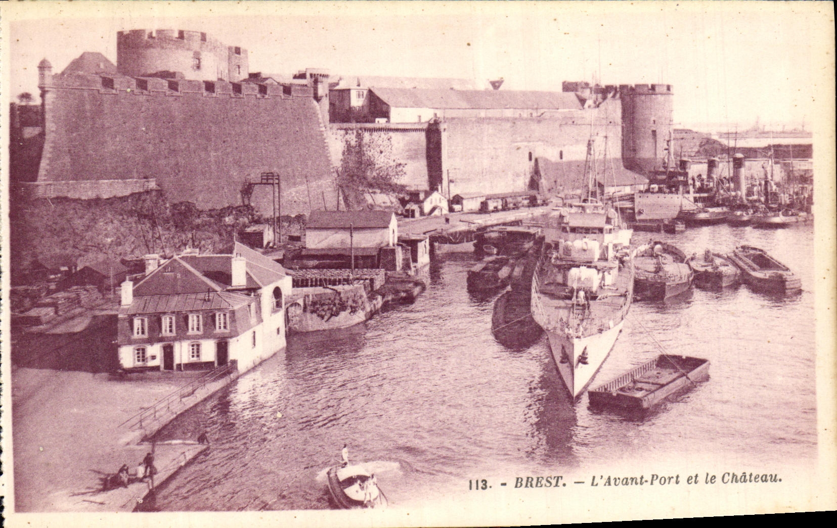 CPA Brest L Arant Port et le Chateau Bateau