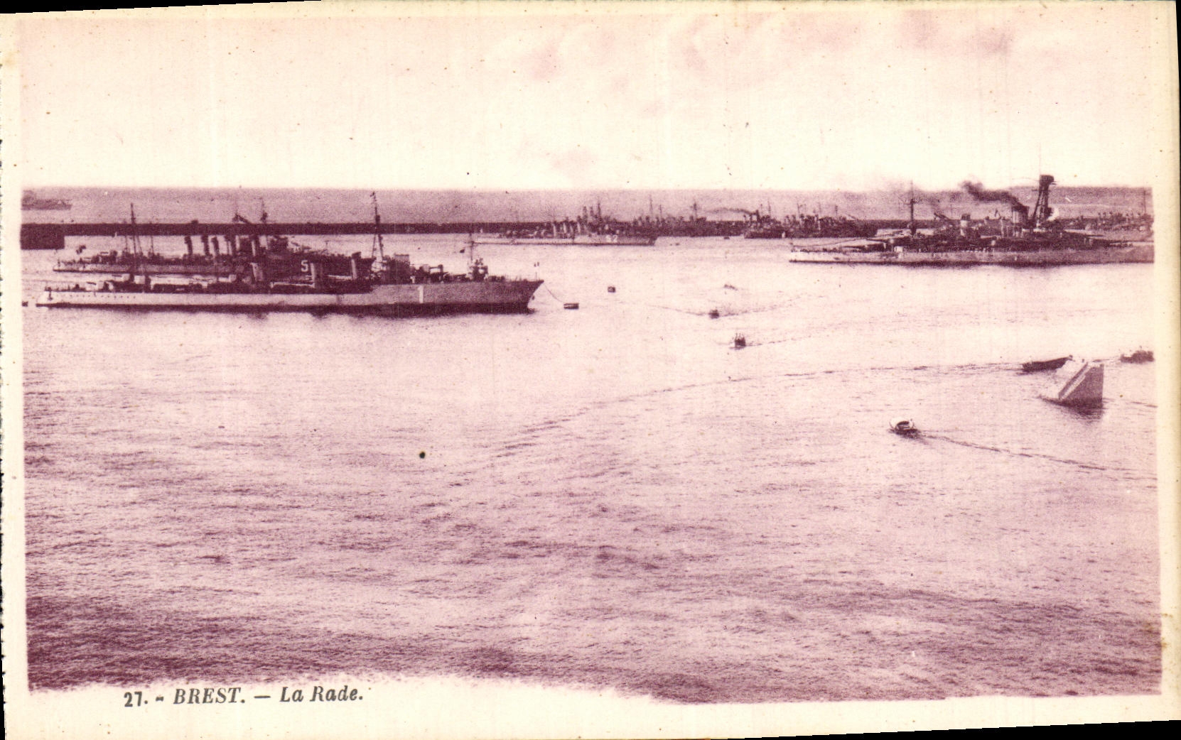 CPA Brest La Rade Bateaux