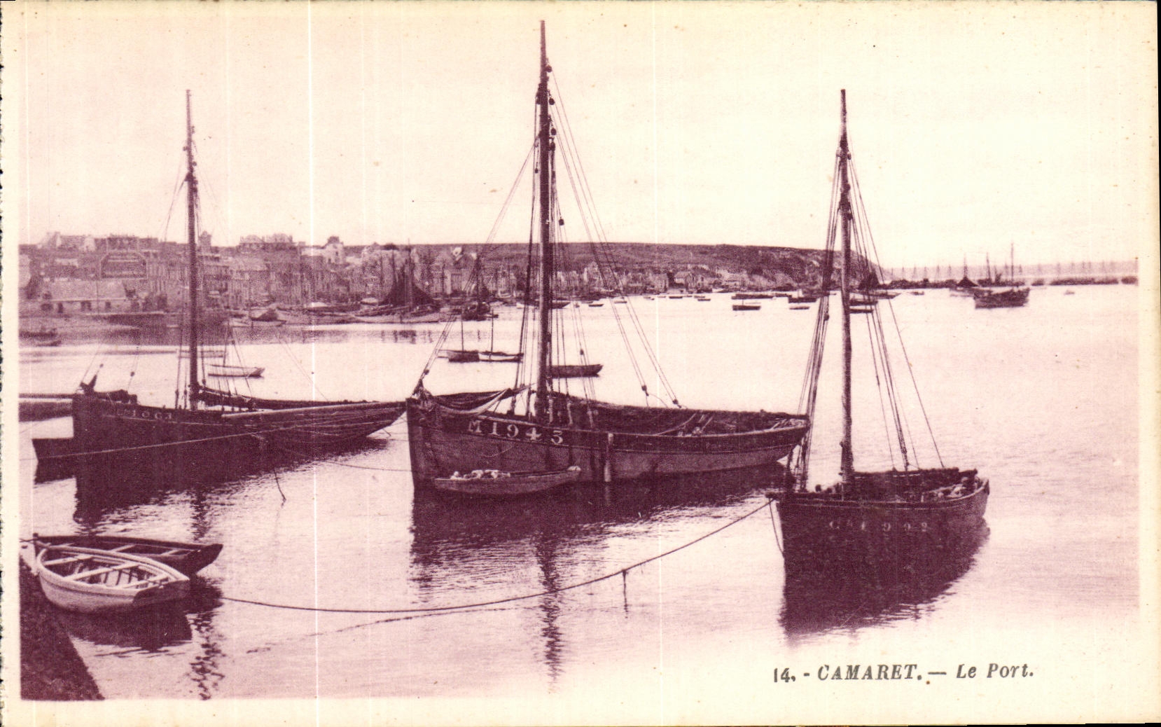 CPA Camaret Le Port Bateaux