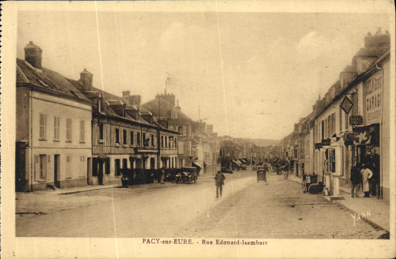 CPA Pacy sur Eure Rue Edouard Isambart