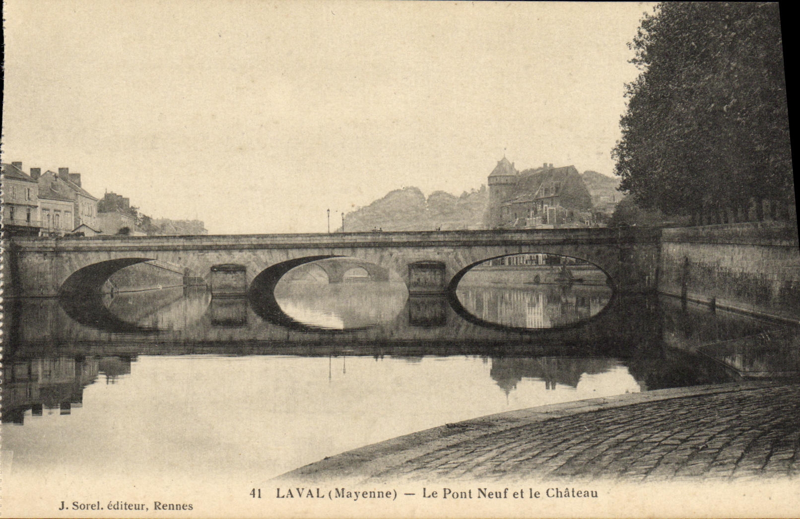POSTAL Laval de la VENDIMIA el nuevo puente y el castillo