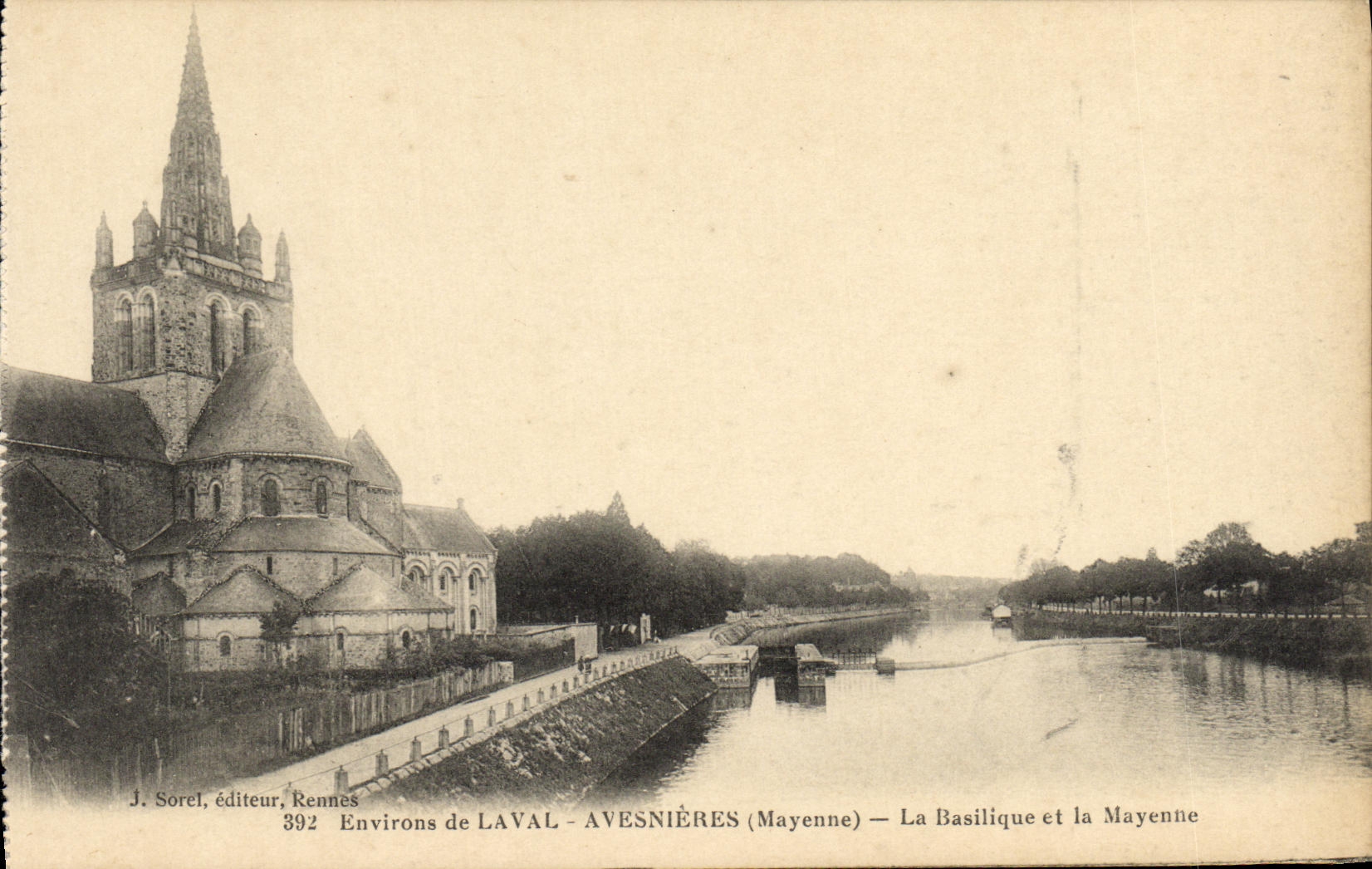 POSTAL Laval Avesnieres de la VENDIMIA la basilica y la Mayenne