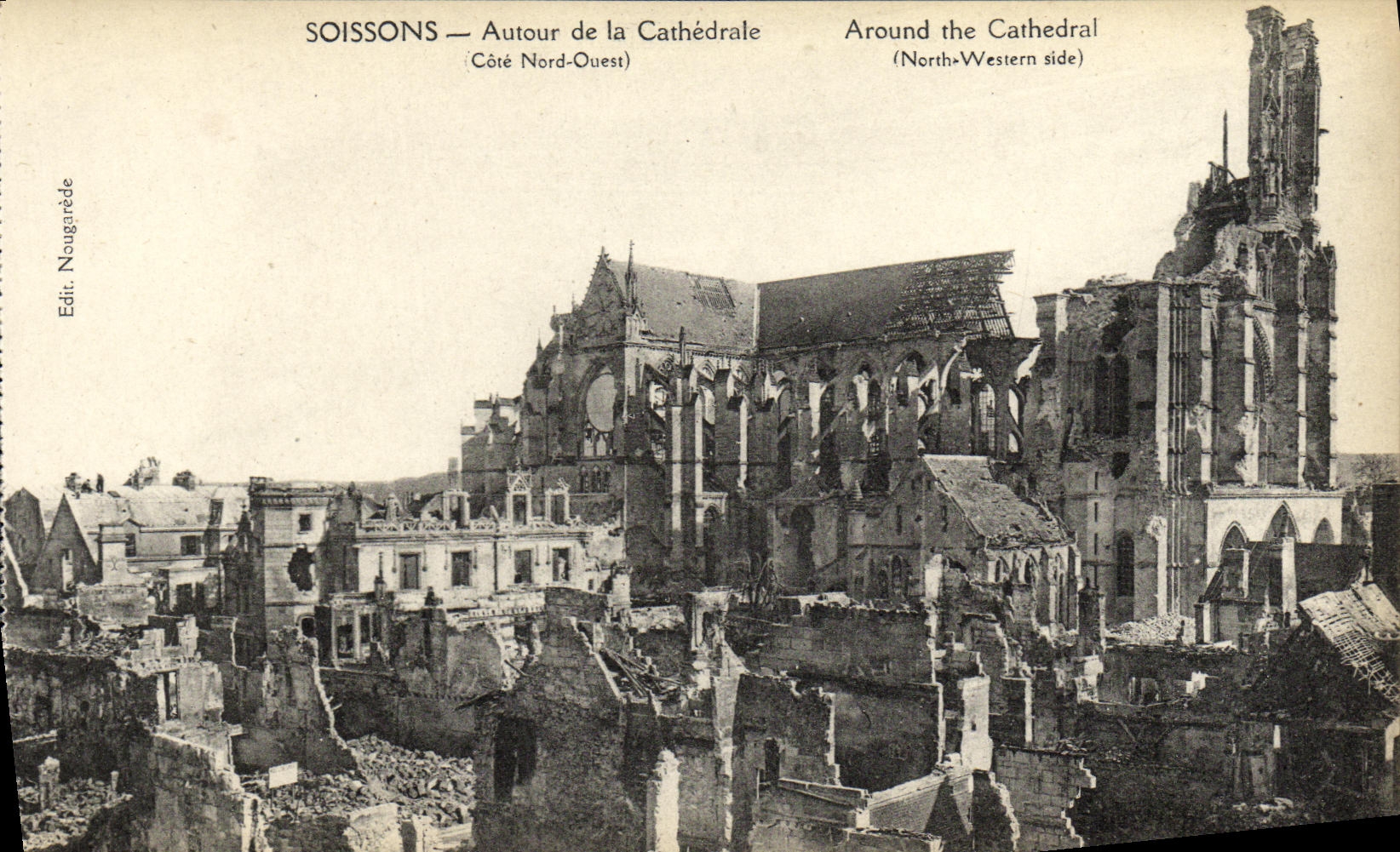 CPA Soissons Autour de la Cathedrale Cote Nord Ouest Militaria