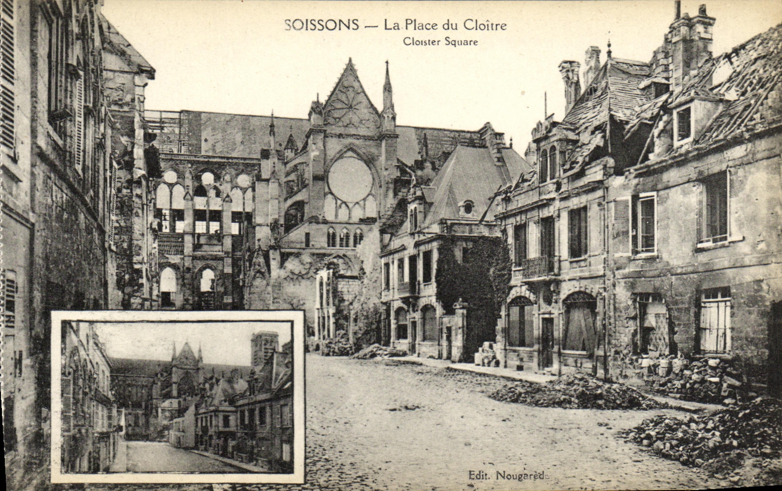 CPA Soissons La Place du Cloitre Militaria