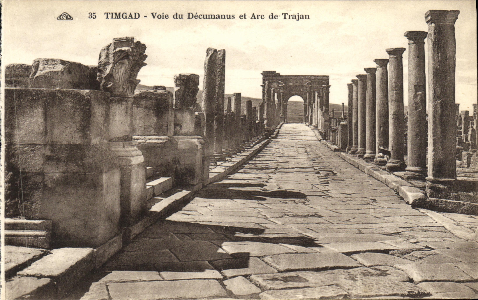 CPA Ruines Romaines Voie du Decumanus et Arc de Trajan