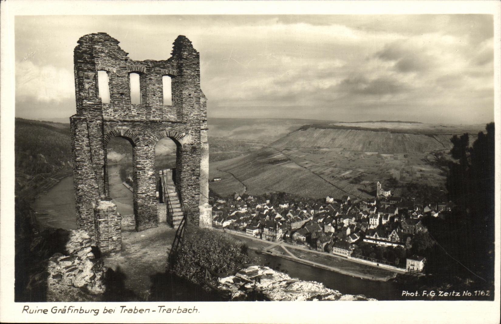 VINTAGE POSTCARD Ruin Grafinburg Ber Traben Trarbach