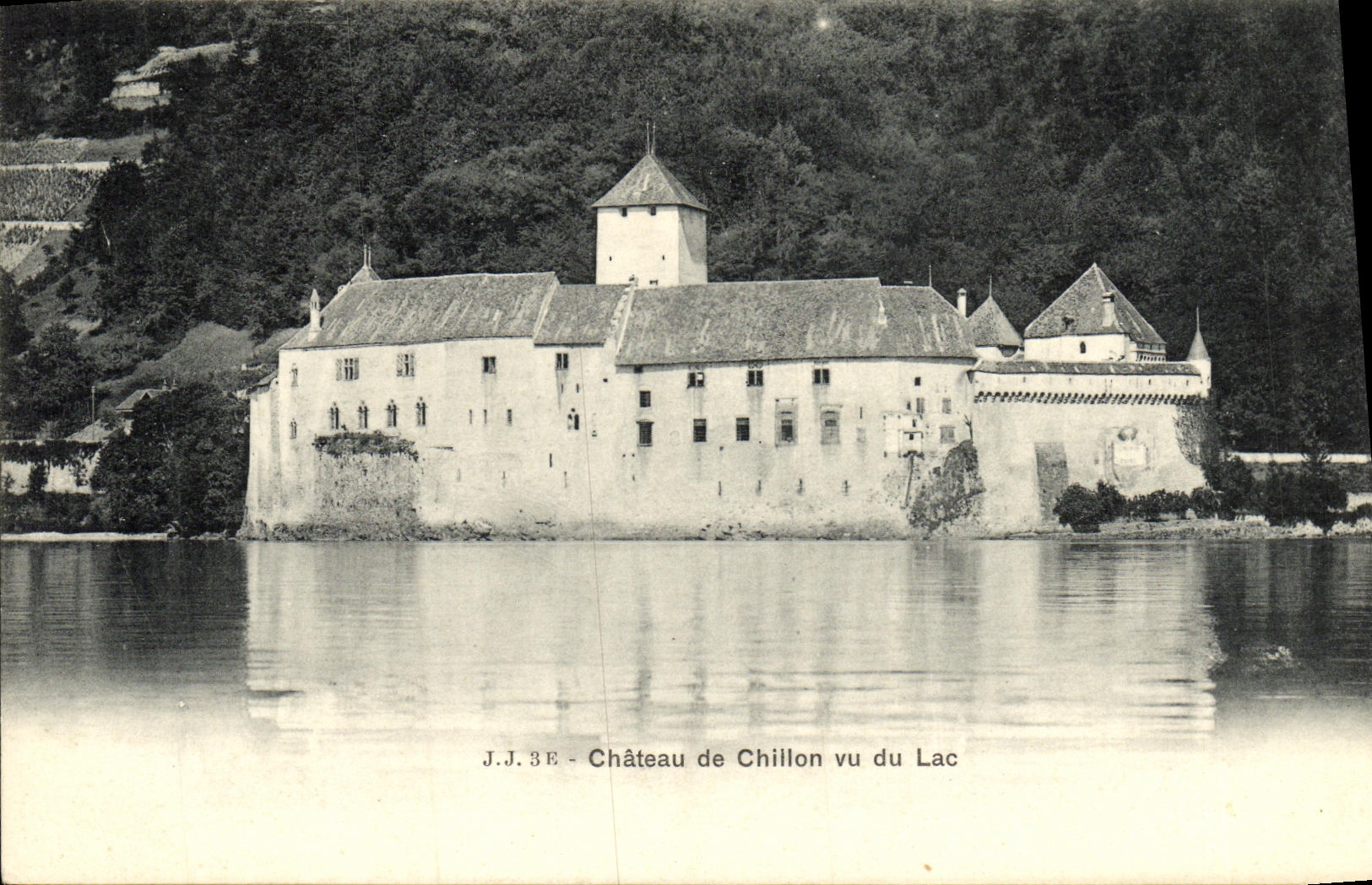VINTAGE POSTCARD Geneva Castle of Chillo seen of the Lake