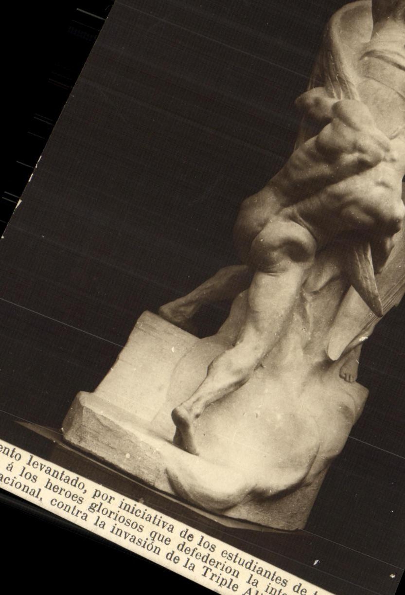 VINTAGE POSTCARD Monumento Levantadi El Derechio dominando in Fuerza