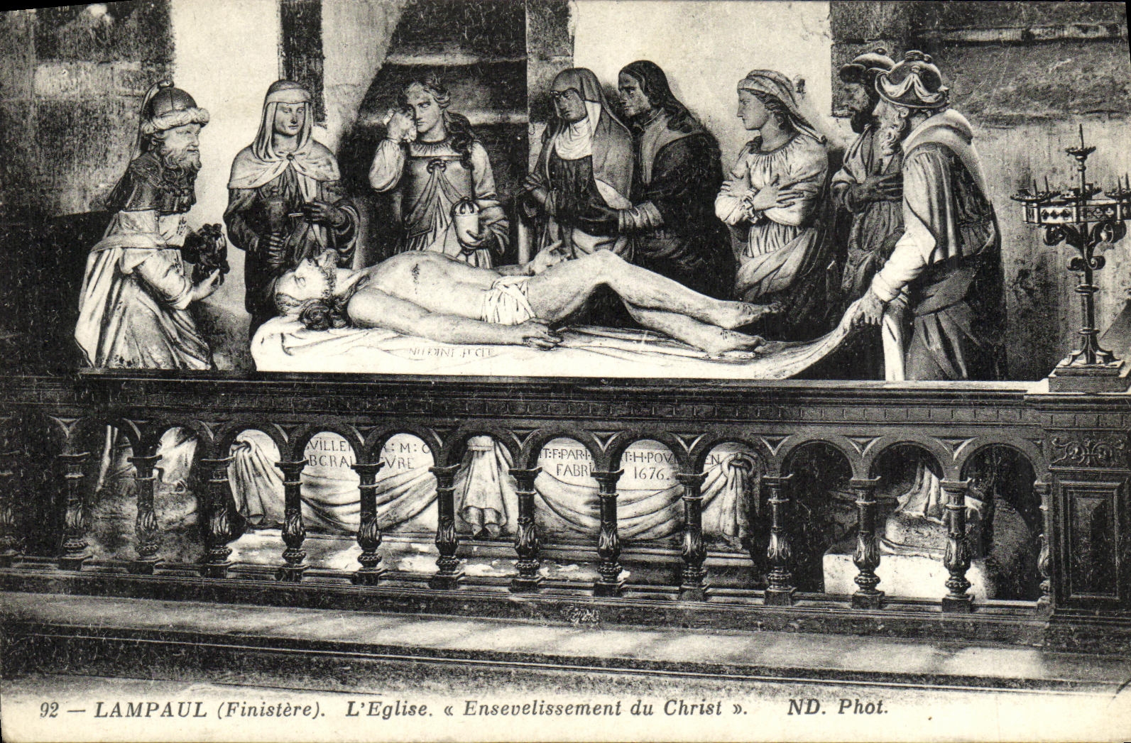 CPA Lampaul Finistere L eglise Ensevielissement du Christ