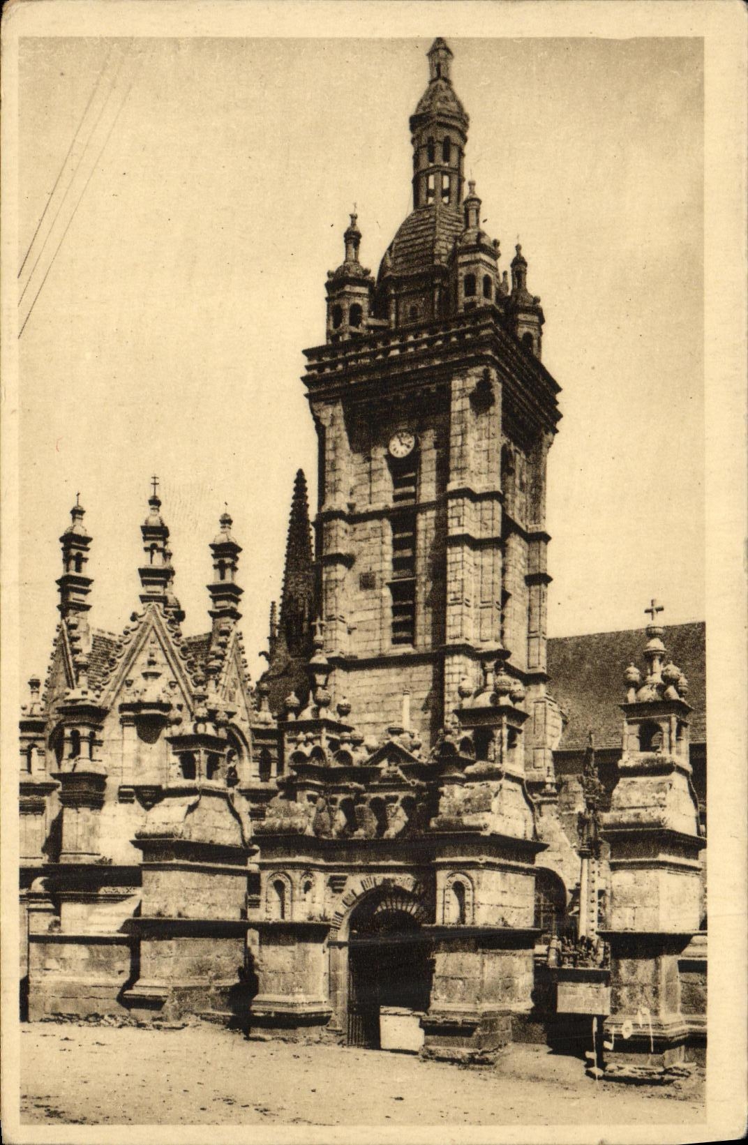 CPA St Thegonnec Finistere L eglise Facade et porche