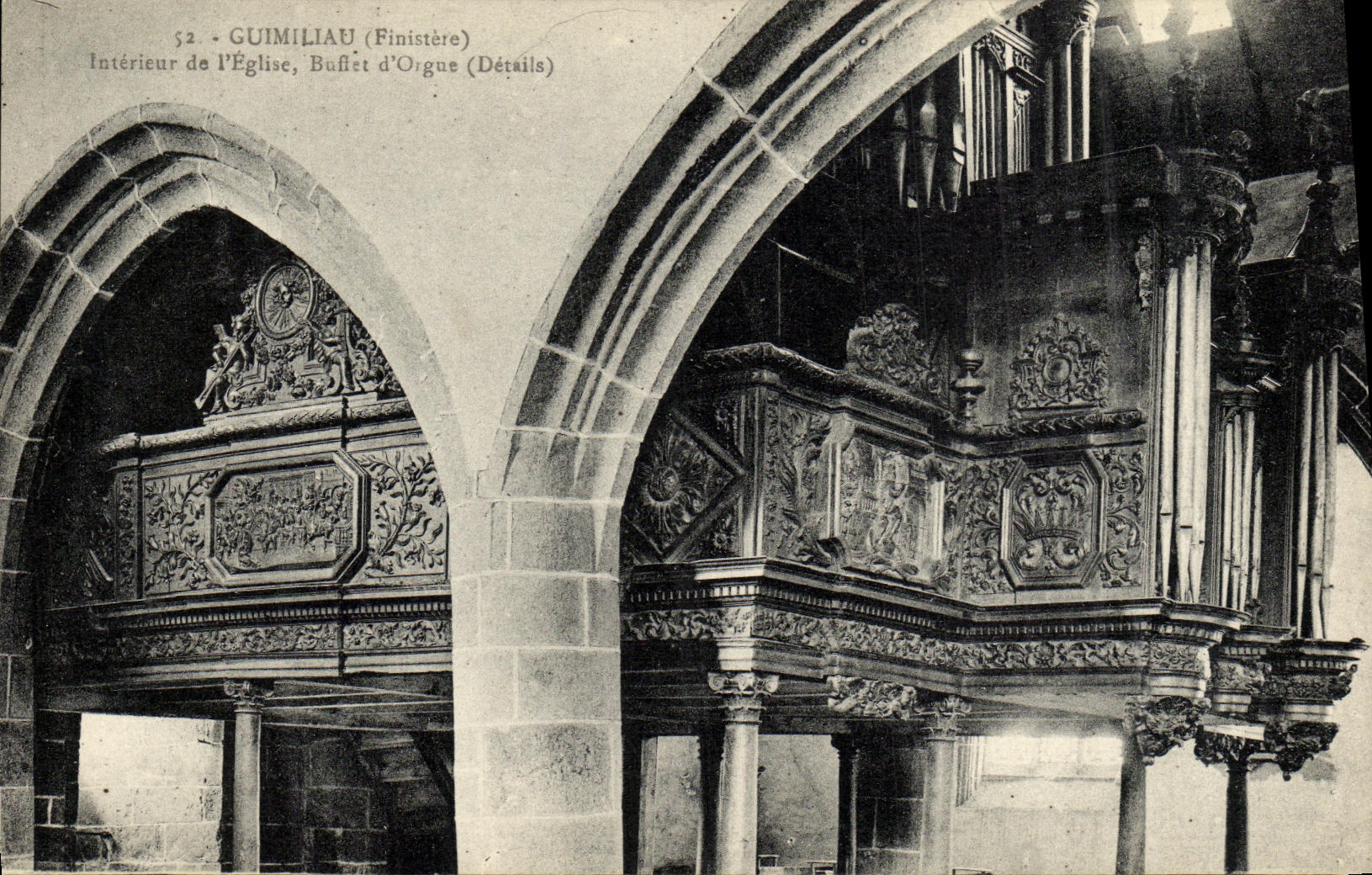 CPA Guimiliau Finistere Interieur de l eglise Buffet d orgues