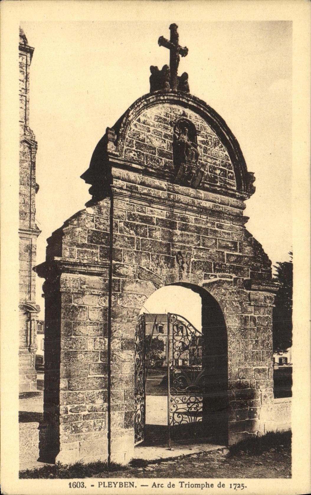 VINTAGE POSTCARD Pleyben Arc de Triomphe of 1725