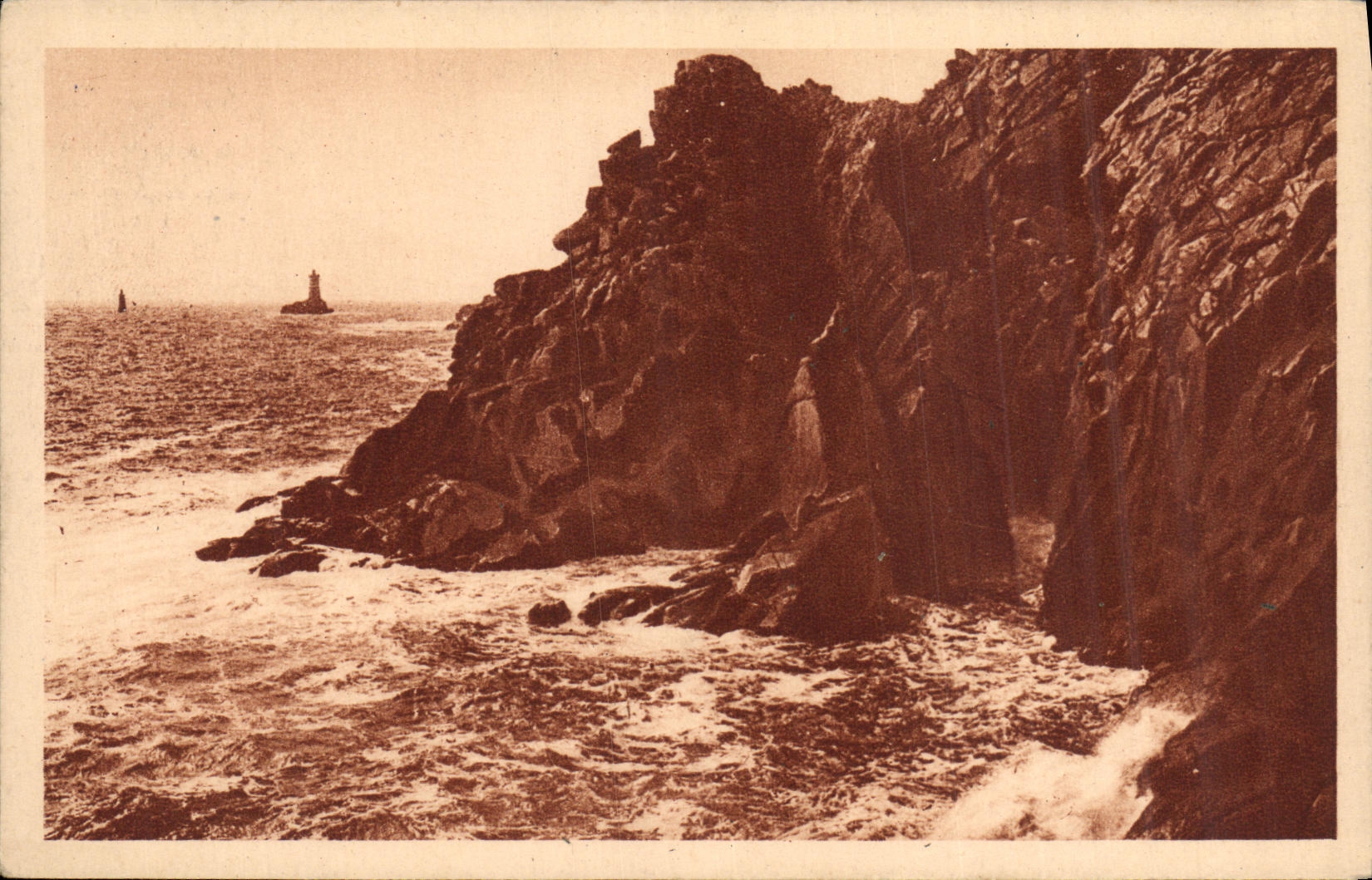 CPA Pointe Du Raz L entree de la chambre d olivier