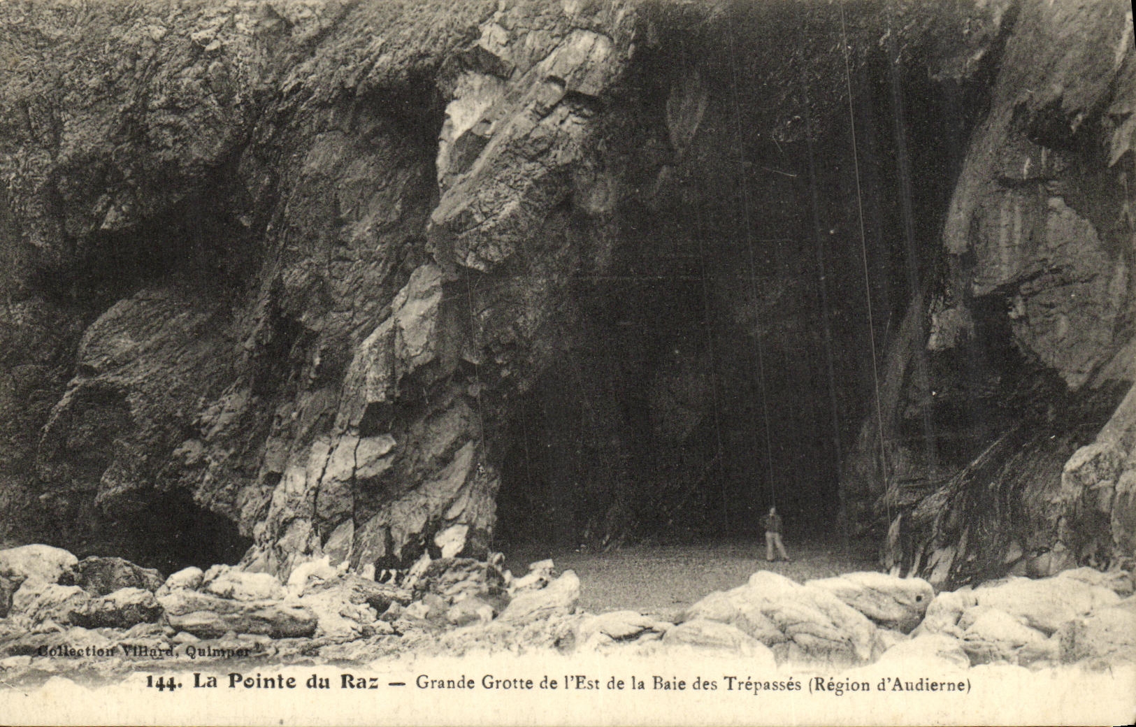 CPA Pointe Du Raz Grande Grotte de l Est de la baie des Trepasses Region d Audierne