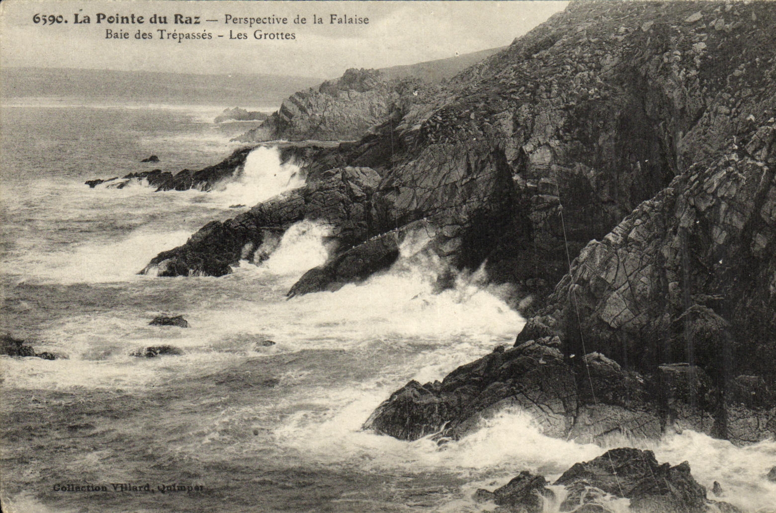 CPA Le Pointe du Raz Perspective de la falaise Baie des Trepasses Les grottes