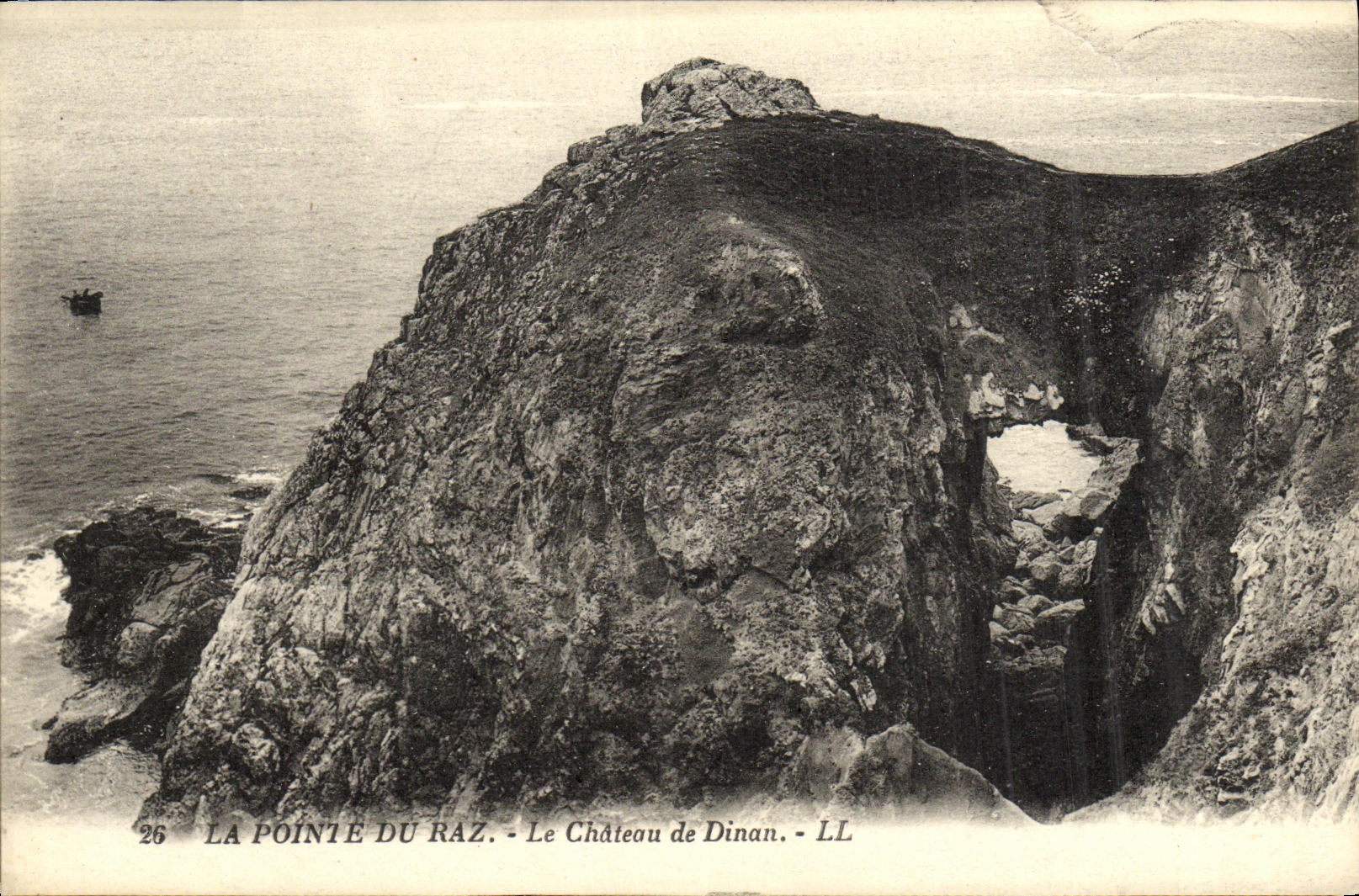CPA La Pointe du raz Le Chateau de Dinan