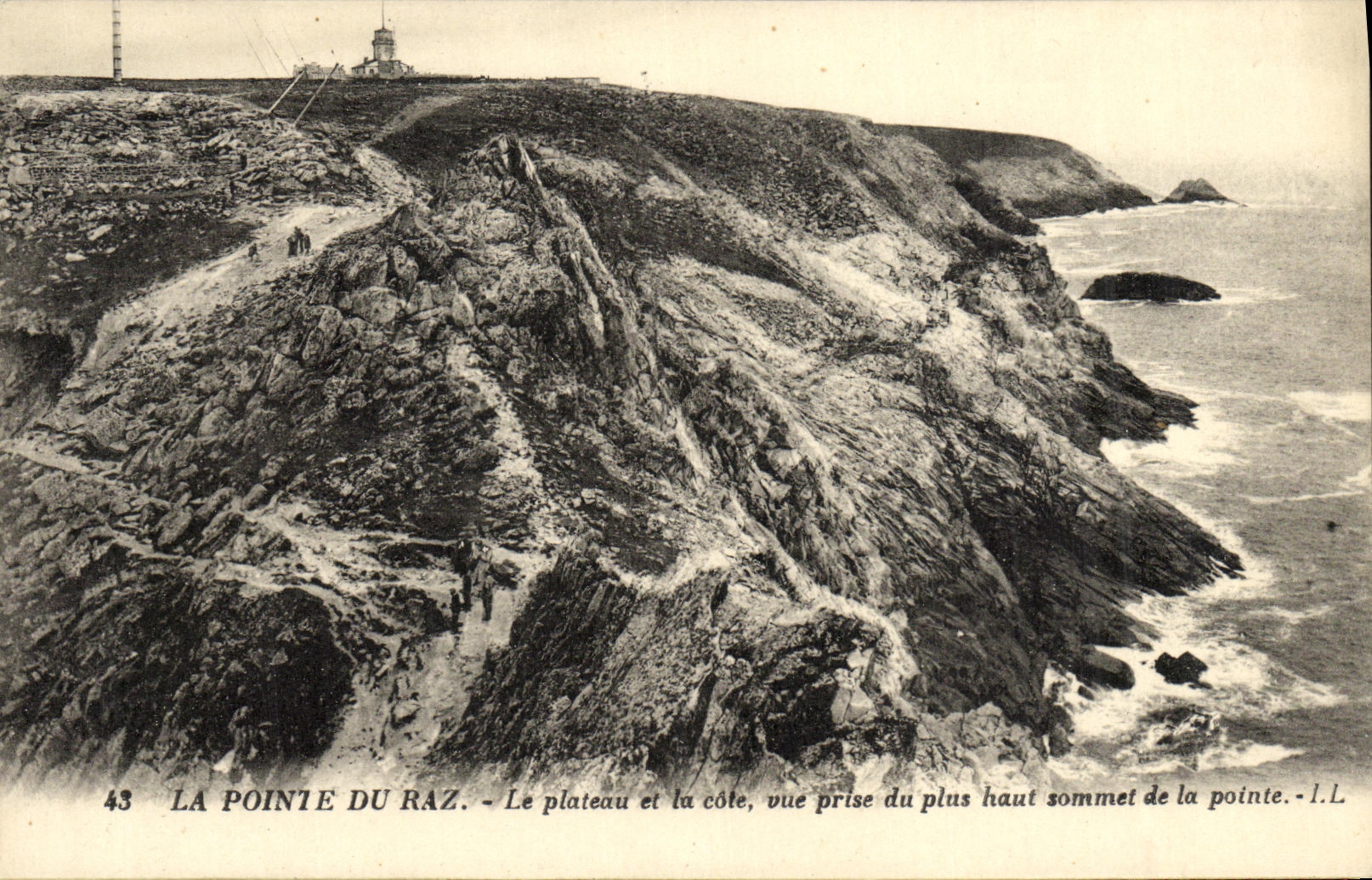 CPA La Pointe du raz Le Plateau et la cote vue prise du plus hatu sommet de la pointe
