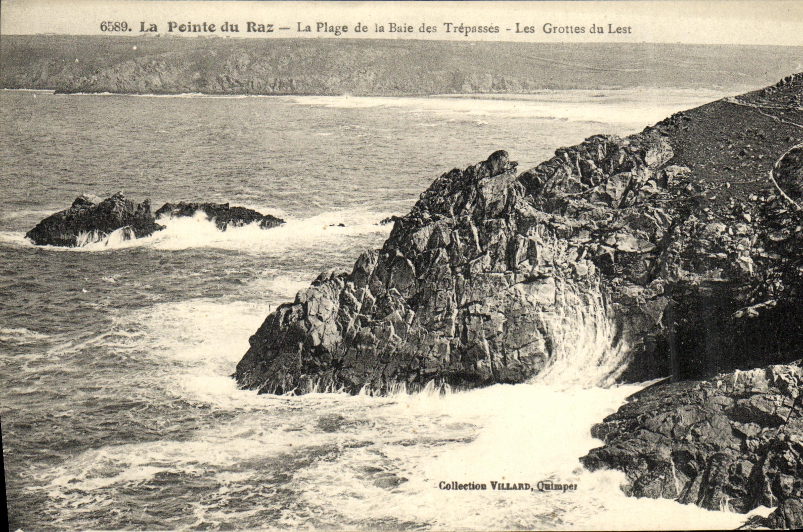 CPA La Pointe Du Raz La Plage de la Baie des Trepasses Les grottes du Lest