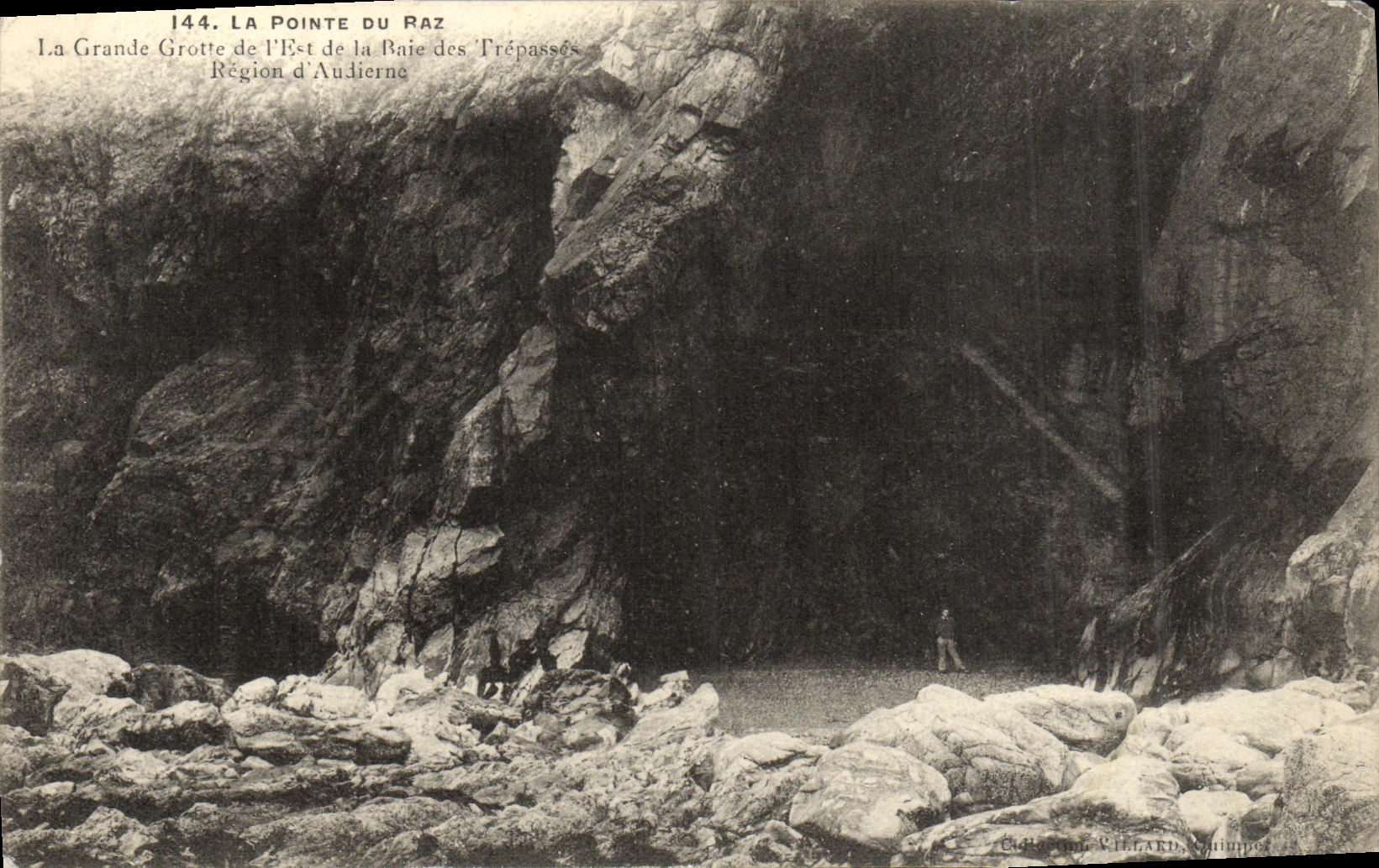 CPA La Pointe Du Raz La grande grotte de l Est de la Baie des Trepasses Region d Audierne