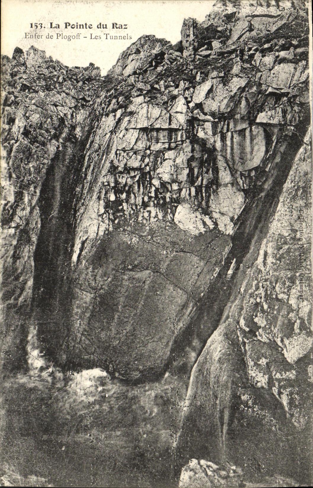 CPA La Pointe du Raz Enfer de Plogoff Les tunnels