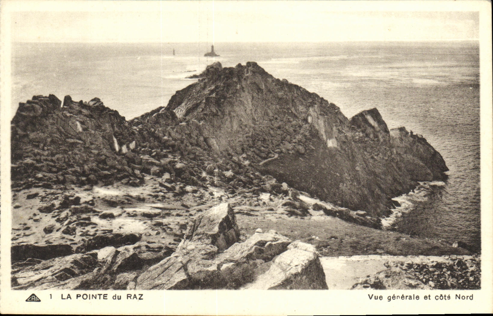 CPA La Pointe du Raz Vue generale et cote Nord