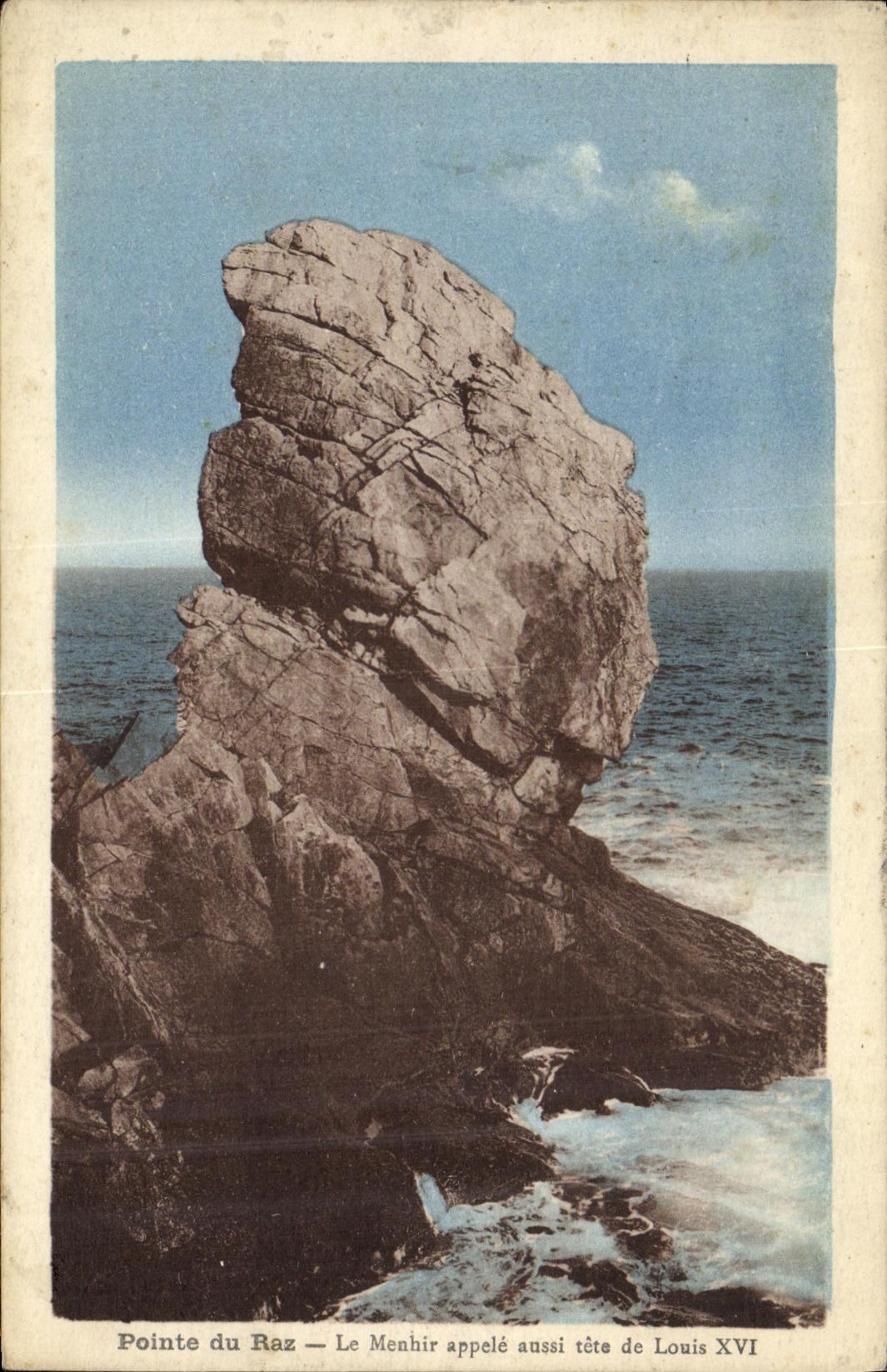 CPA La Pointe du Raz Le Menhir Appele aussi tete de Louis XVI