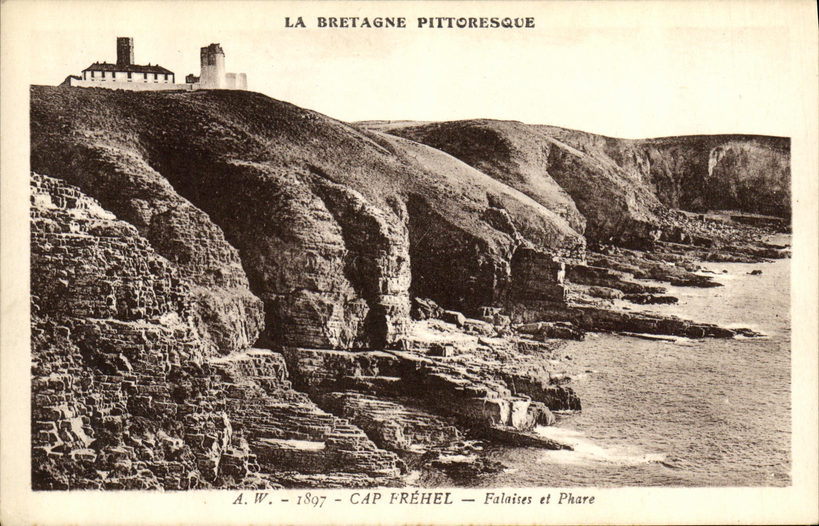 CPA Cap Frehel Falaises et Phare
