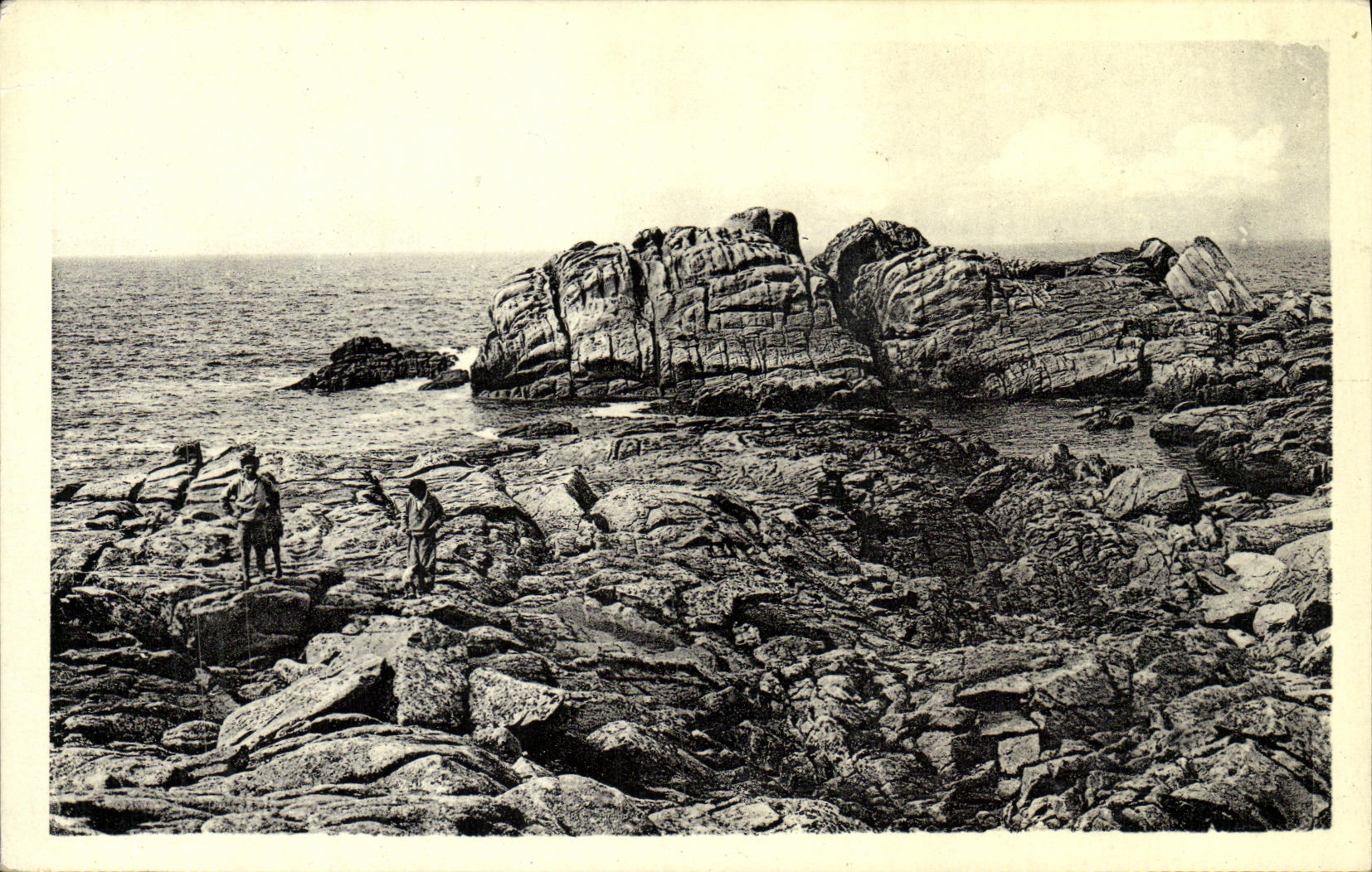 VINTAGE POSTCARD Penmarch St Guenole rocks of the hole of L hell