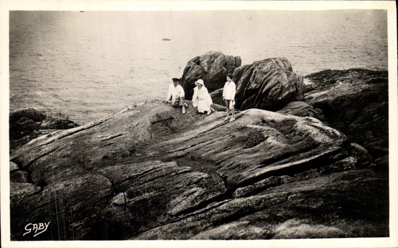 VINTAGE POSTCARD Holy Guenole Penmarch the Rock of the Victims