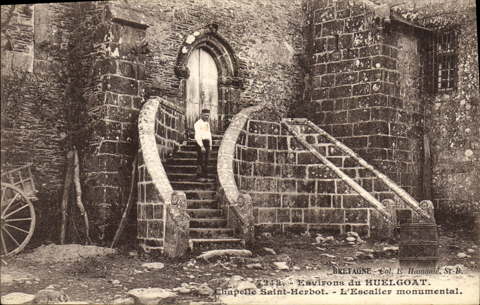 VINTAGE POSTCARD Surroundings of Huelgoat Vault Saint Herbot L monumental Staircase