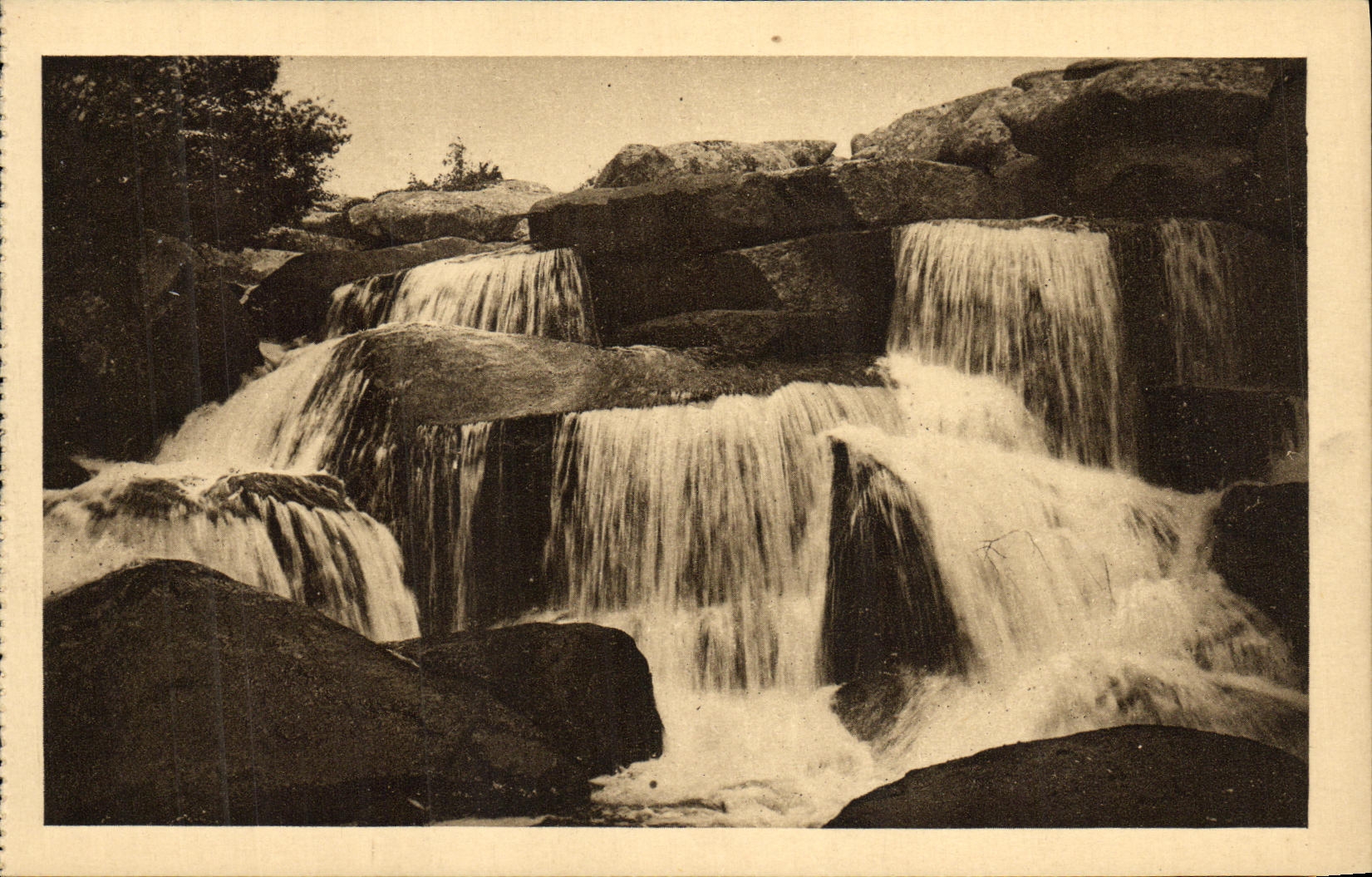 VINTAGE POSTCARD Huelgoat the Cascade of Herbot Saint