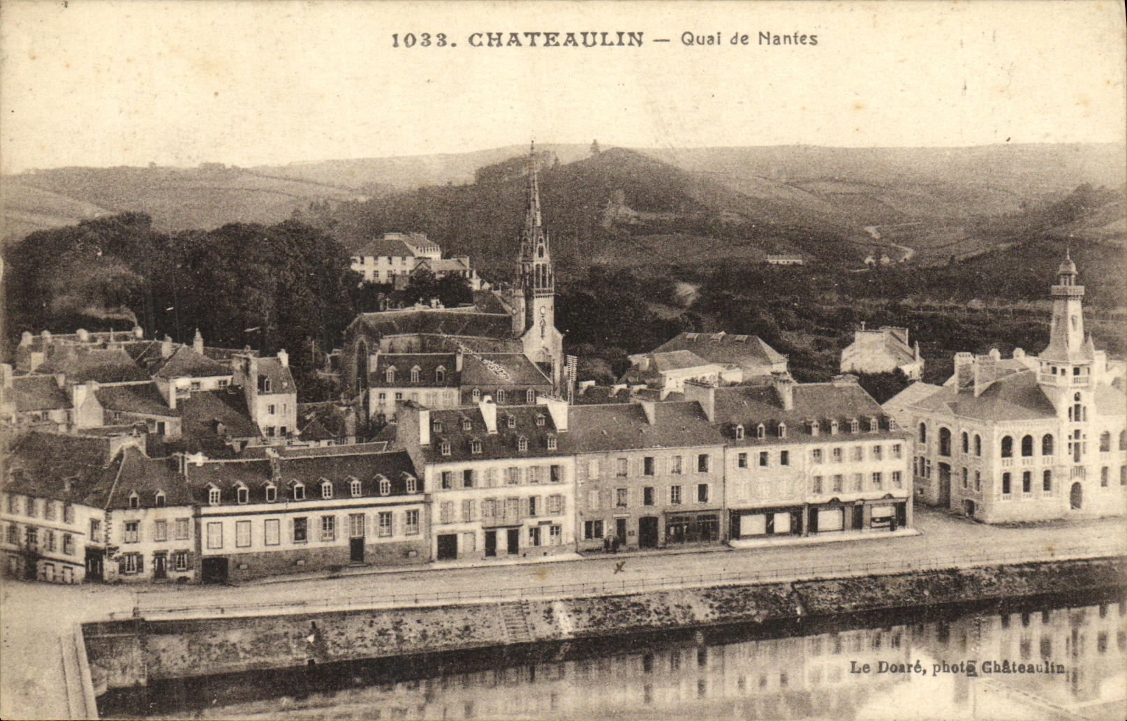 VINTAGE POSTCARD Chateaulin Qual of Nantes