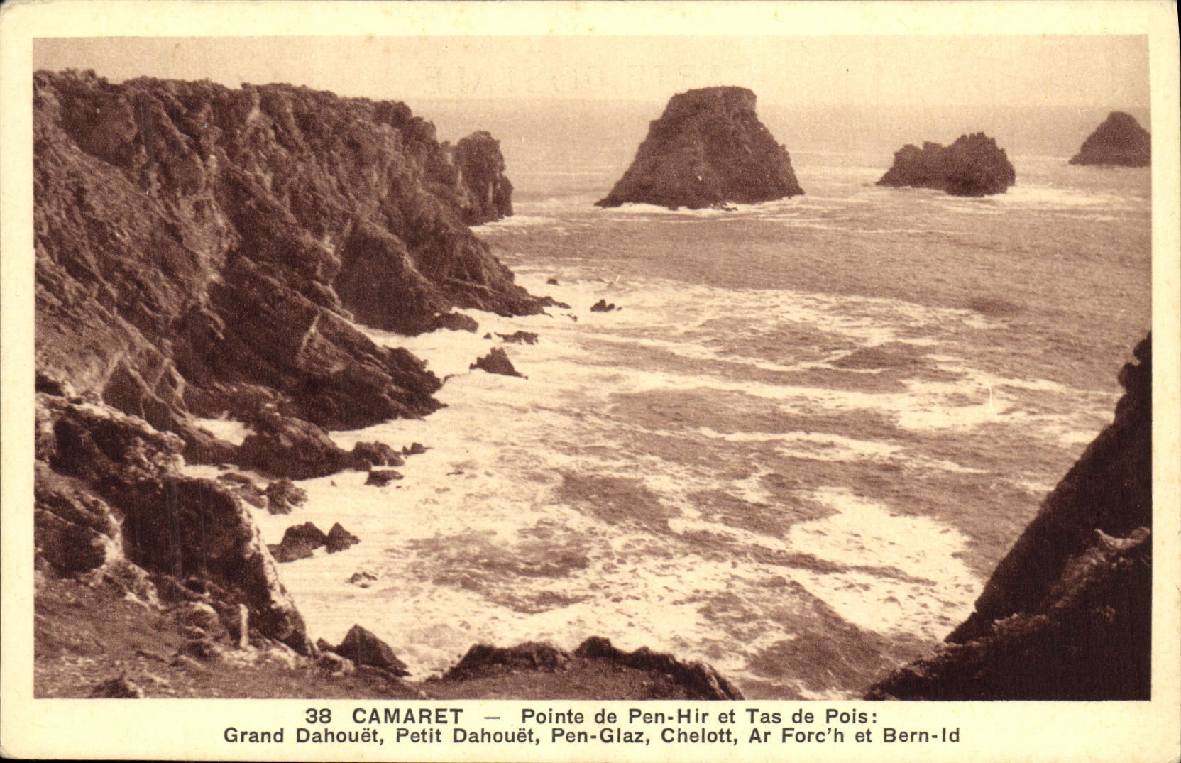 CPA Camaret Pointe de Pen Hir et Tas de Pois Grand Petit Dahouet Pen Glaz Chelott Ar Forch Bern Id