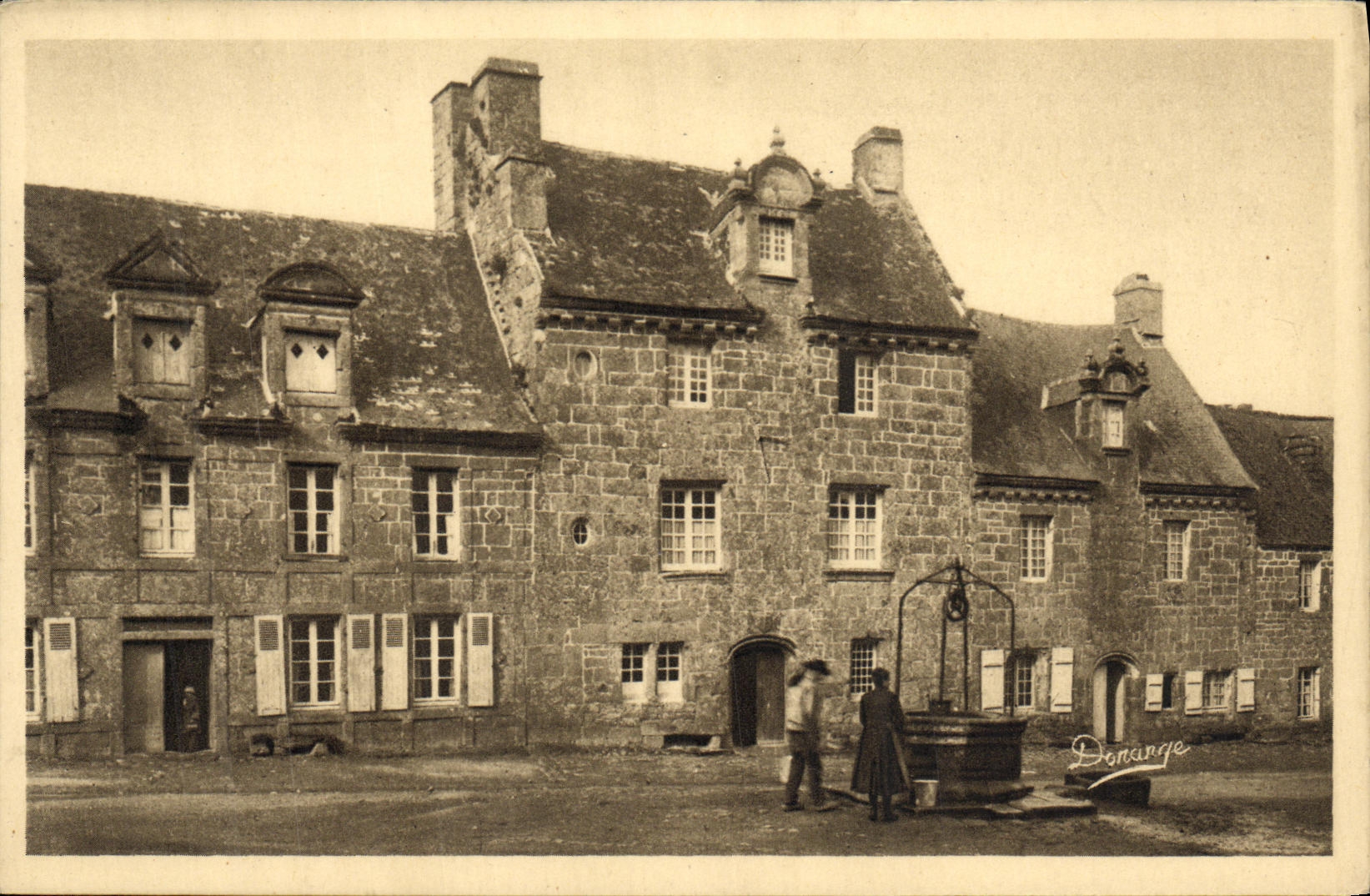 VINTAGE POSTCARD Locronan Old women Houses