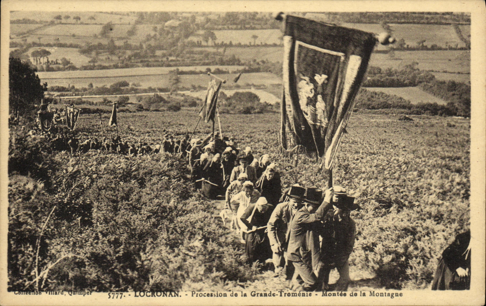 VINTAGE POSTCARD Locronan Procession of Large Tromenie Assembled of the mountain Folklore Costume