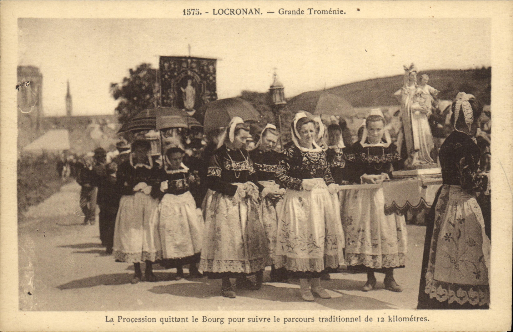 POSTAL Locronan Tromenie grande de la VENDIMIA la procesion que deja el traje del folklore de la ciudad