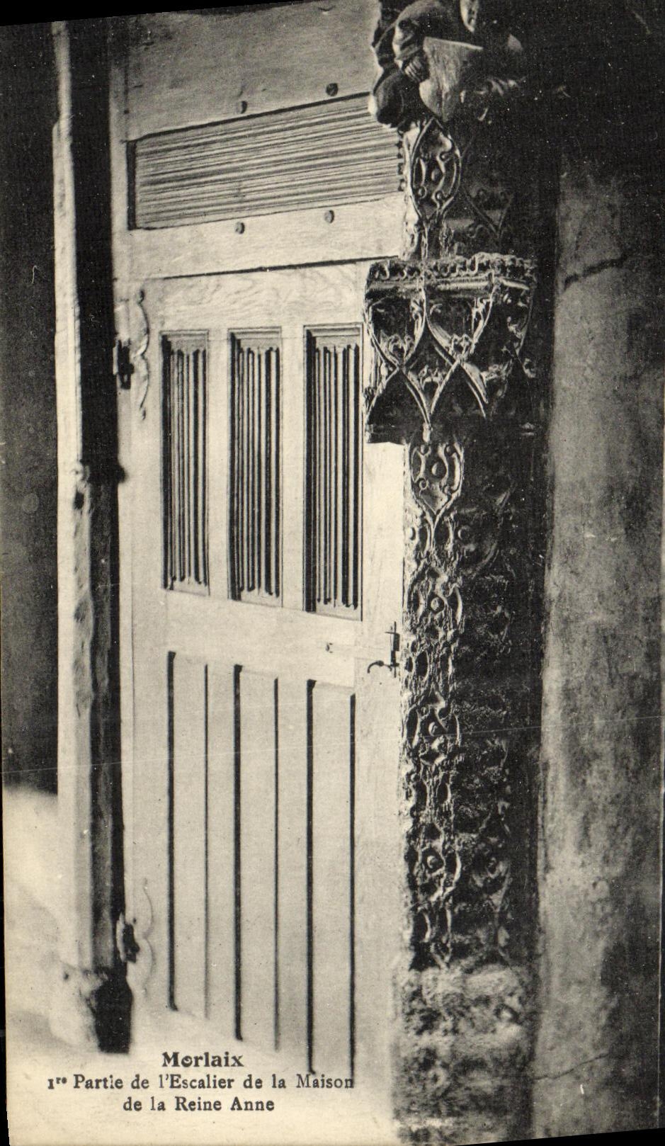 CPA Morlaix Partie de L Escalier de la Maison de La Reine Anne