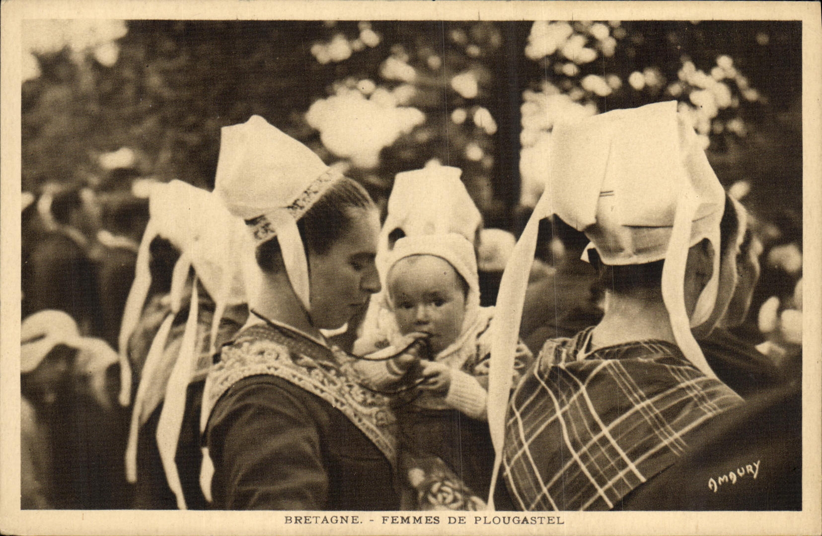 CPA Plougastel Daoulas Bretagne Femmes Folklore