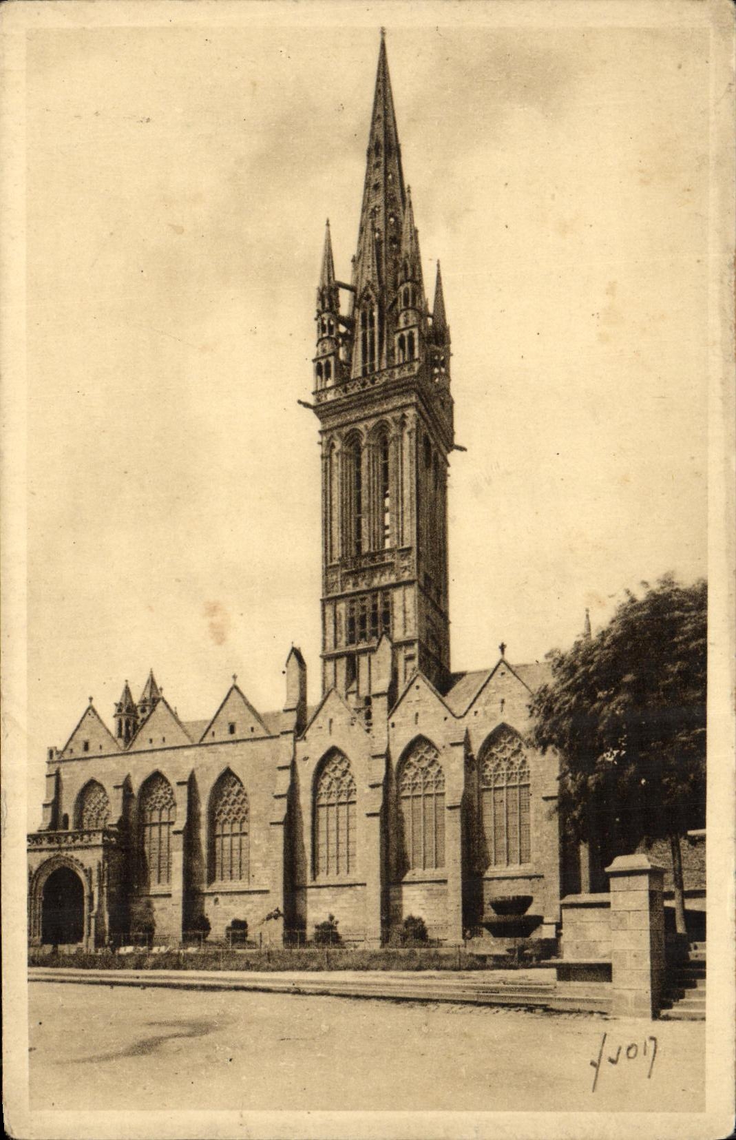 VINTAGE POSTCARD Holy pol  Of Leon Vault of Creisker