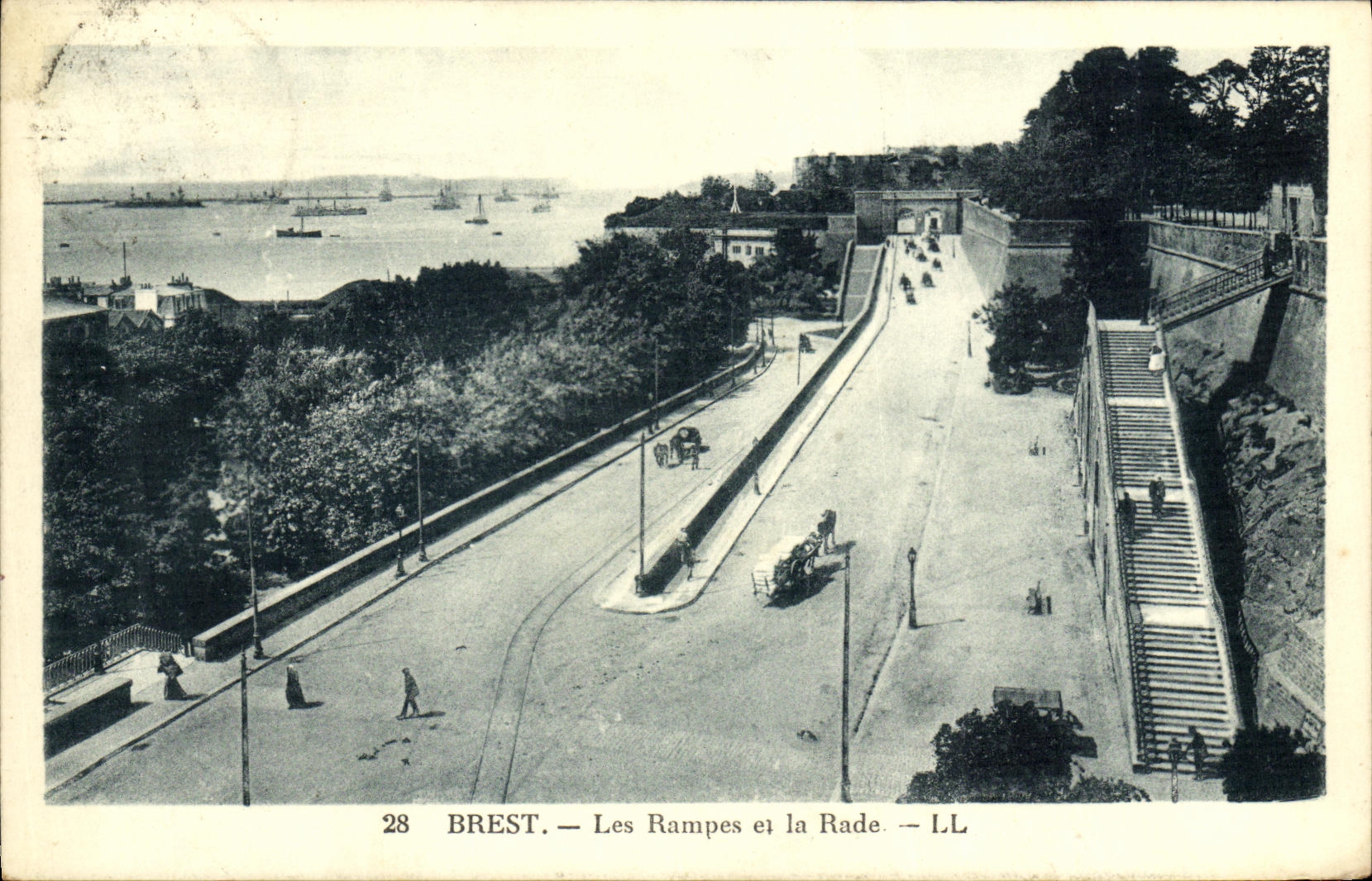 CPA Brest Les Rampes er la Rade