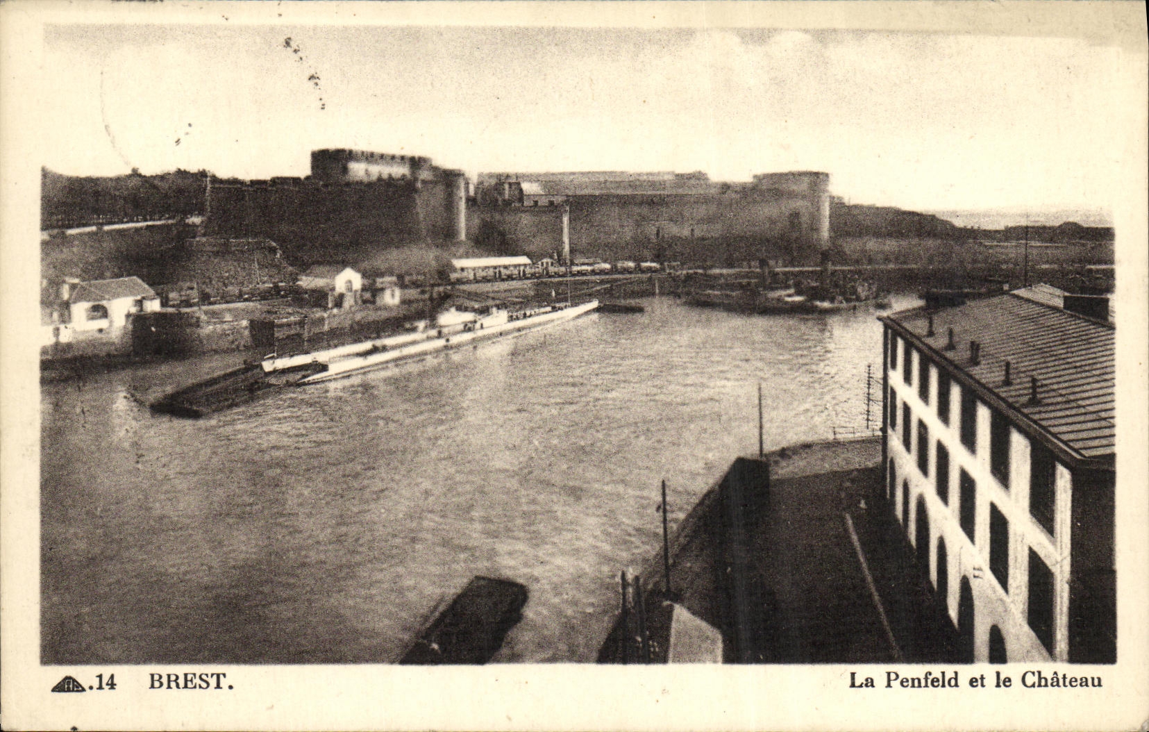 CPA Brest La Penfeld et le Chateau Bateau
