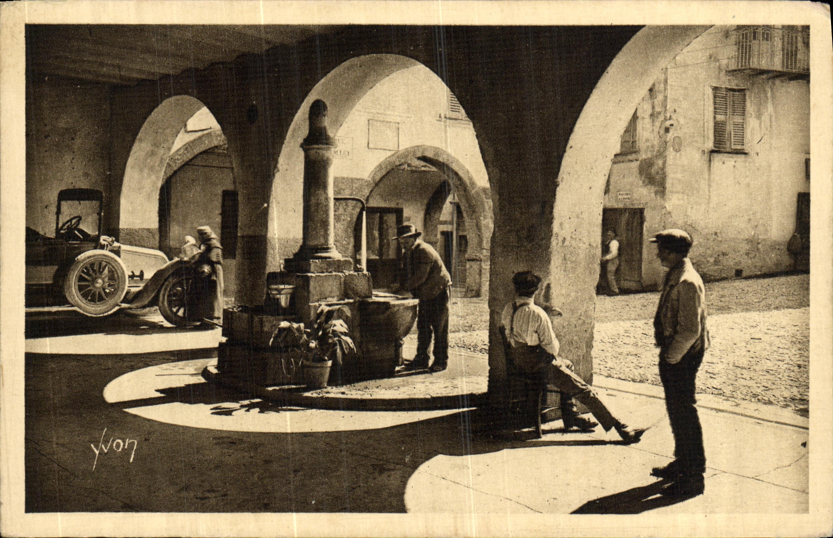 CPA Sospel Arcades et Vieille Fontaine Automobile