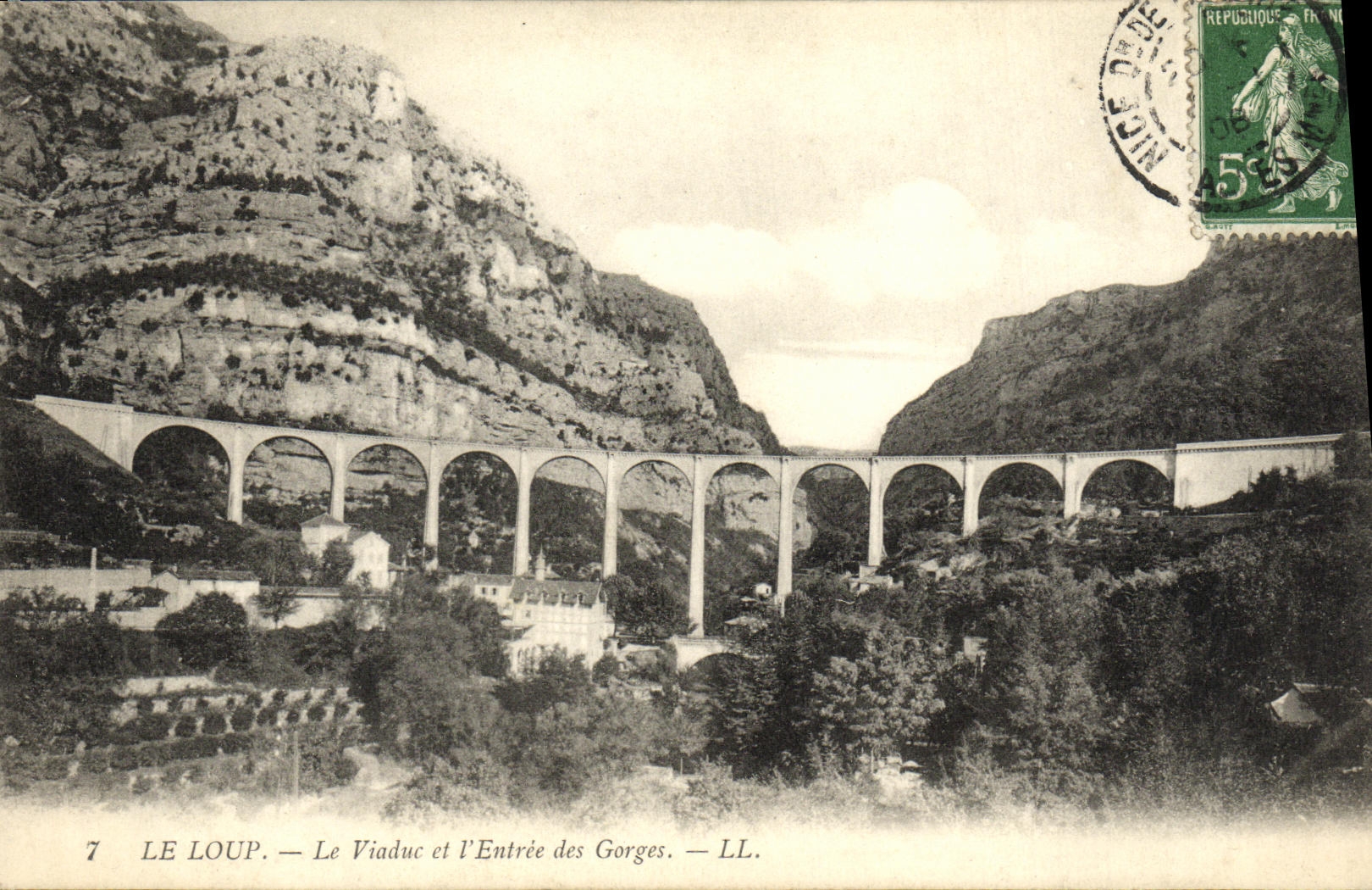 CPA Les Gorges du Loup Le Viaduc et L Entree des Gorges