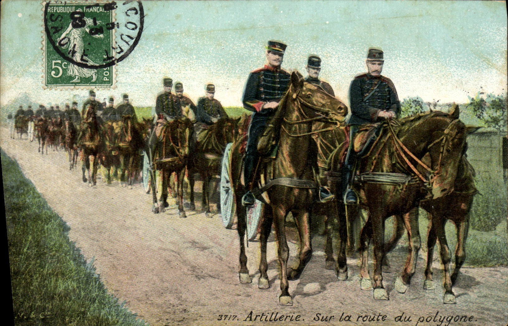 CPA Artillerie Sur la Route du Polygone Militaria Chevaux