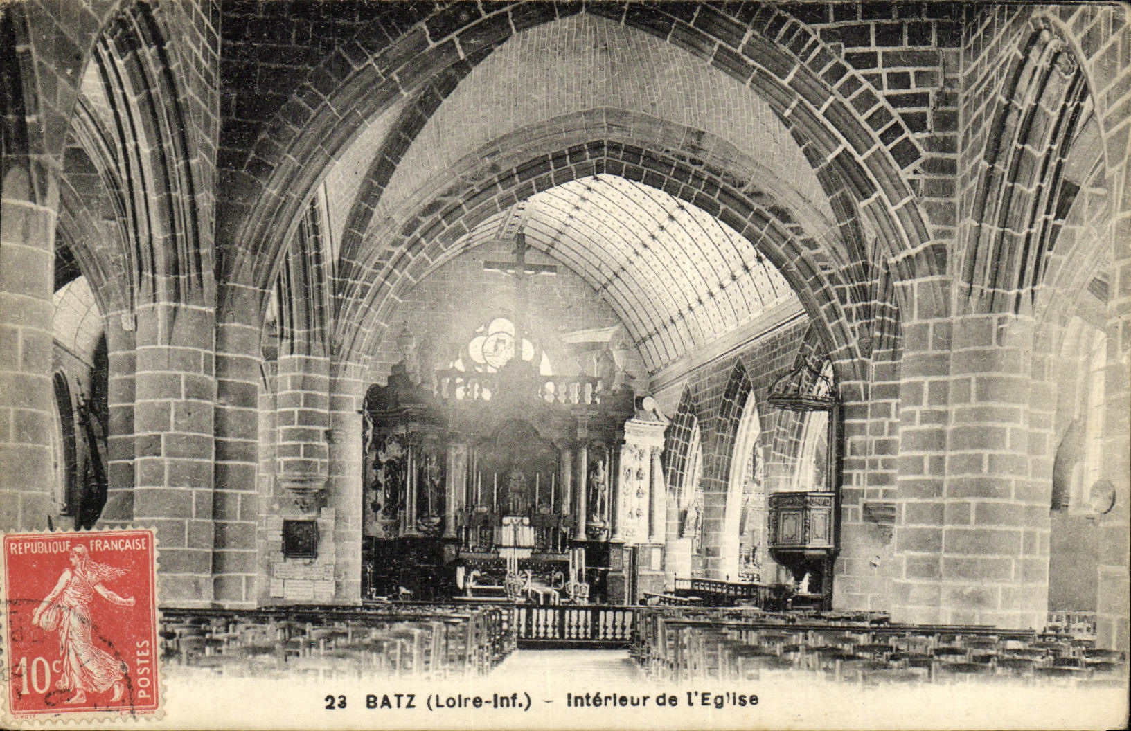 VINTAGE POSTCARD Batz the Loire Interleur of L church