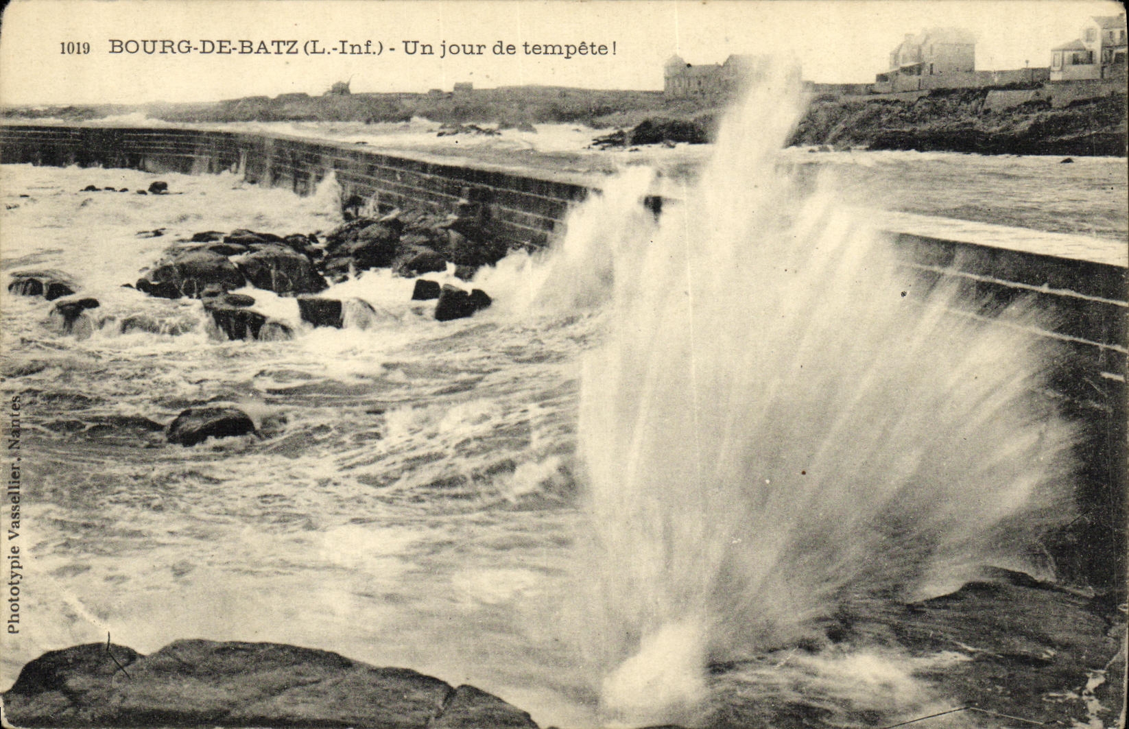 POSTAL Borough De Batz de la VENDIMIA un dia de tormenta