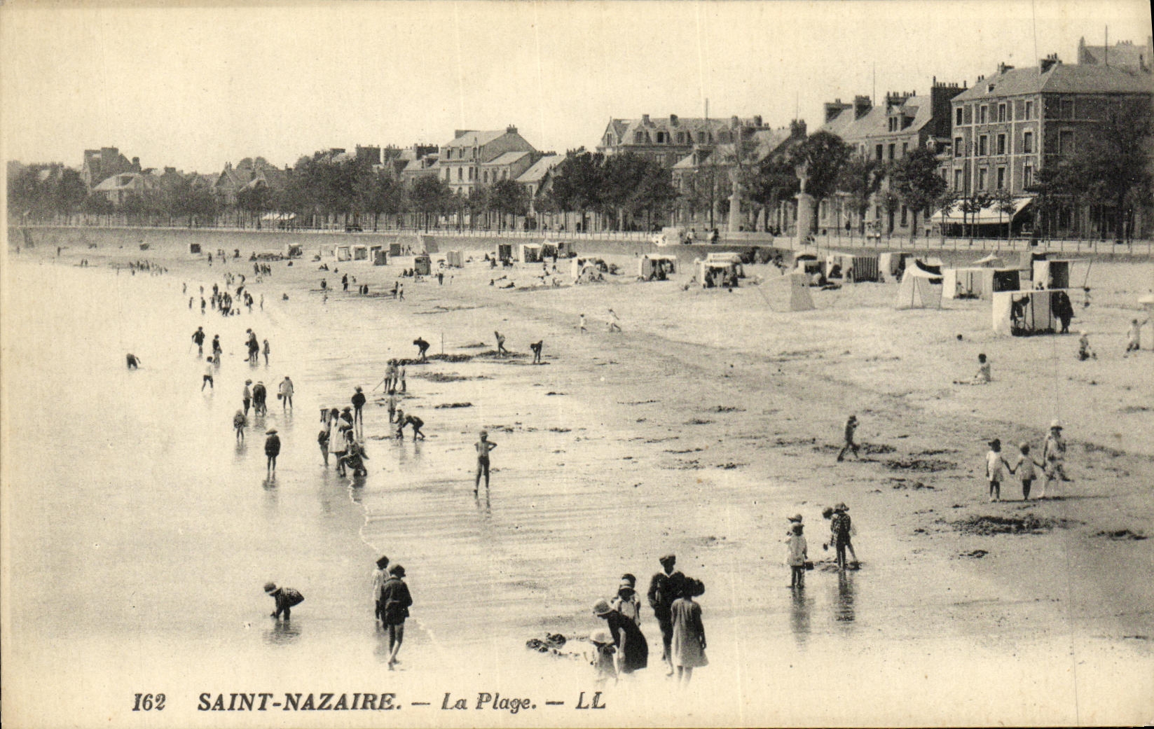 VINTAGE POSTCARD St Nazaire the Beach